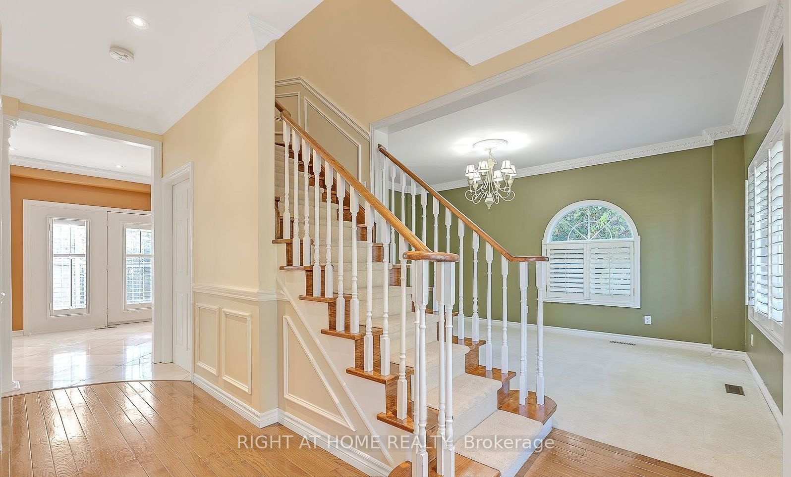307 Sheridan Court, Newmarket, ON L3Y 8P9 photo 5