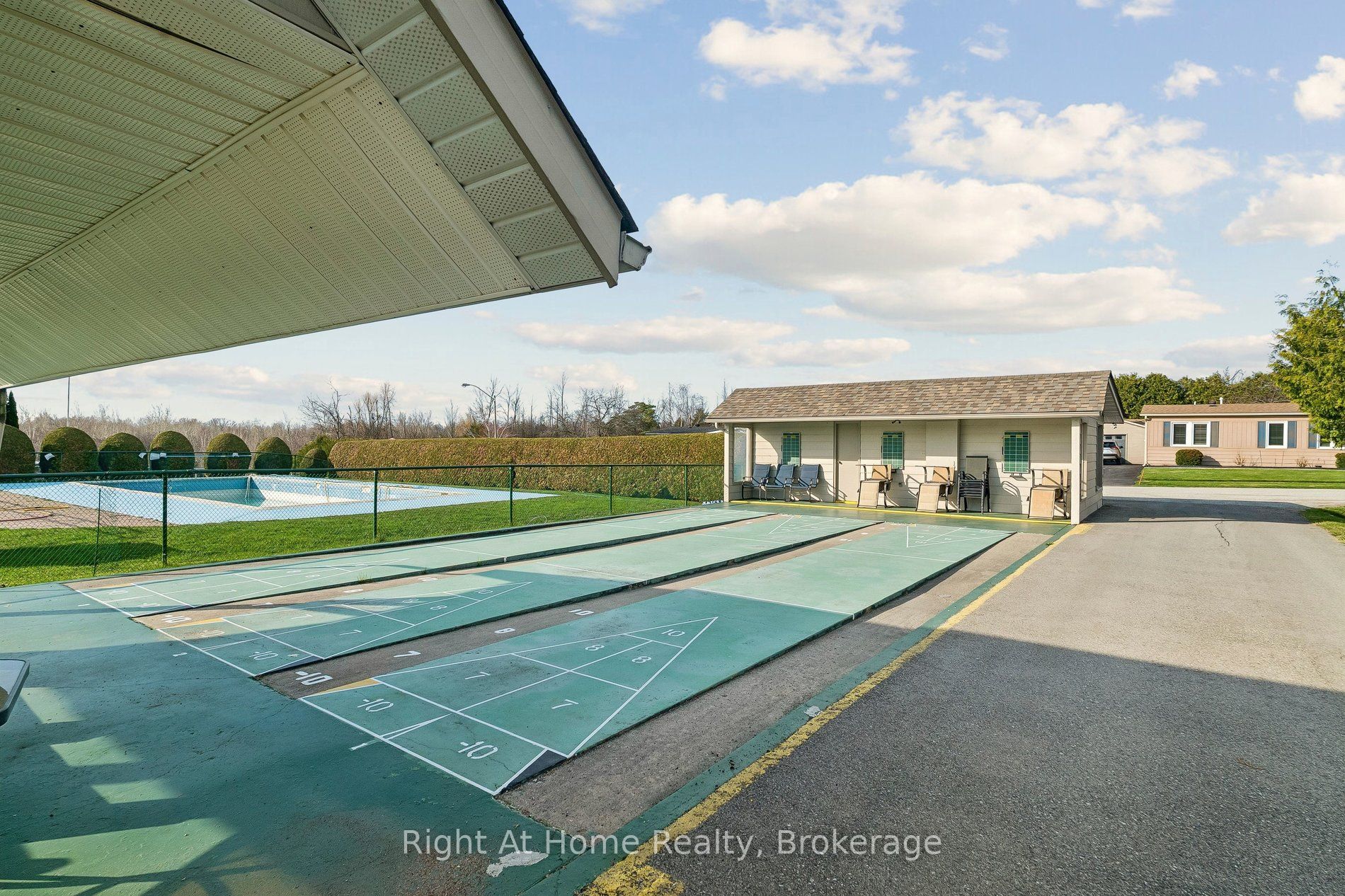 6 Emery Court, Georgina, ON L0E 1R0 photo 2