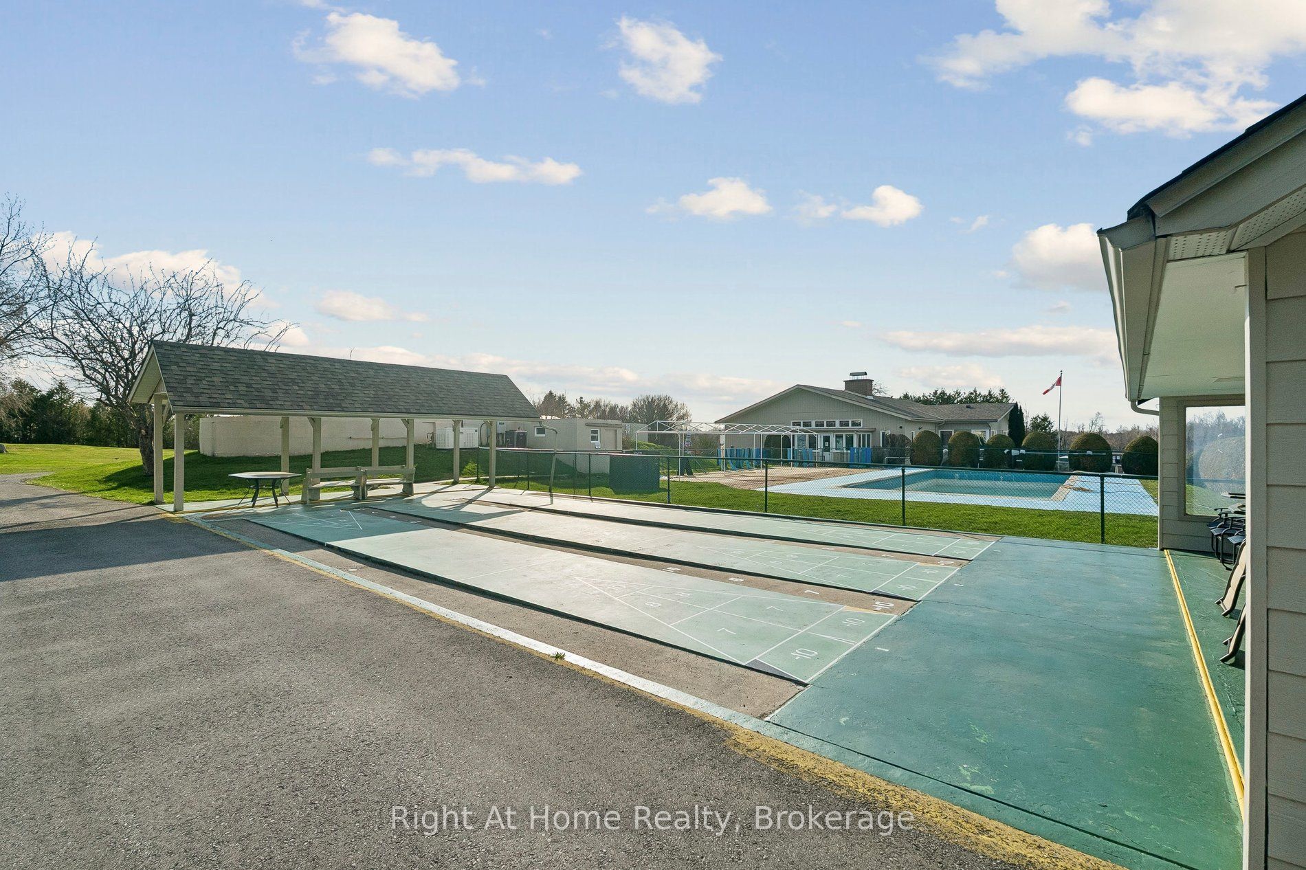 6 Emery Court, Georgina, ON L0E 1R0 photo 3