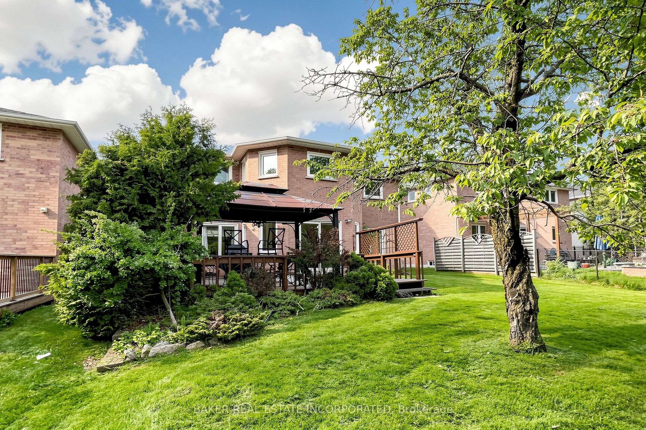 670 Leslie Valley Drive, Newmarket, ON L3Y 7J5