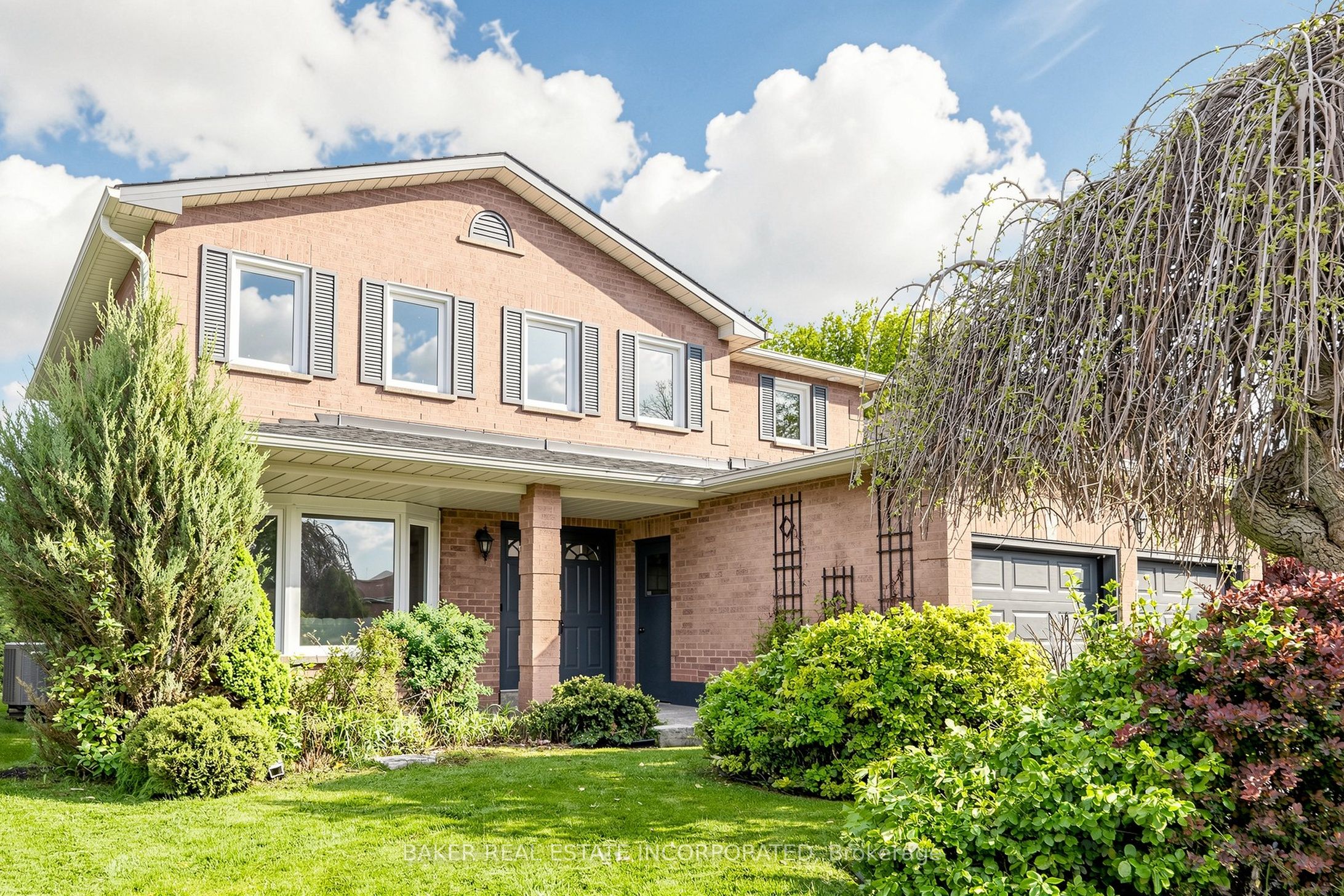 670 Leslie Valley Drive, Newmarket, ON L3Y 7J5 photo 2