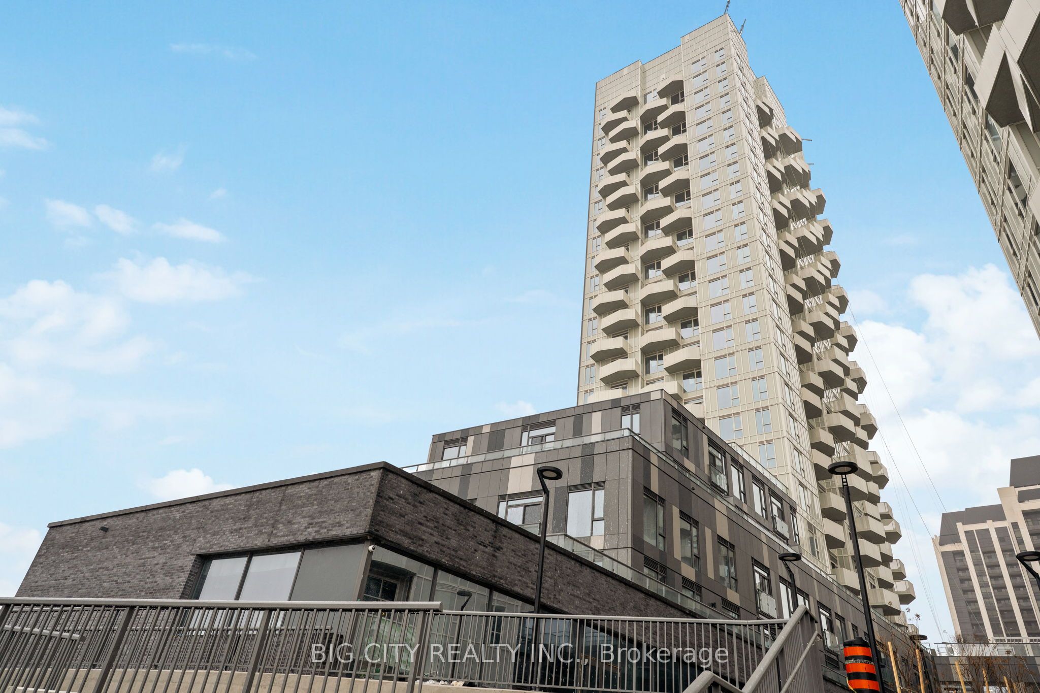 498 Caldari Road 2328, Vaughan, ON L4K 0R6 photo 3