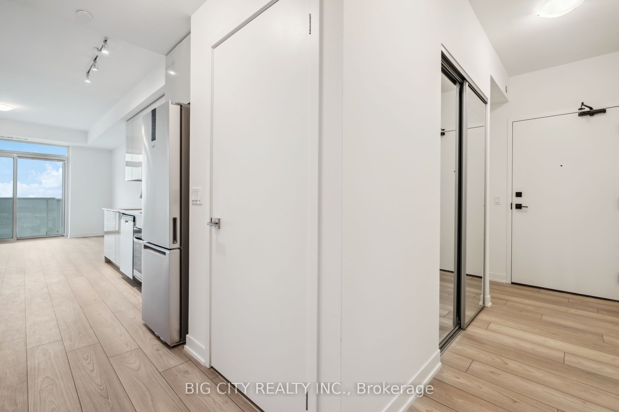 498 Caldari Road 2328, Vaughan, ON L4K 0R6 photo 4
