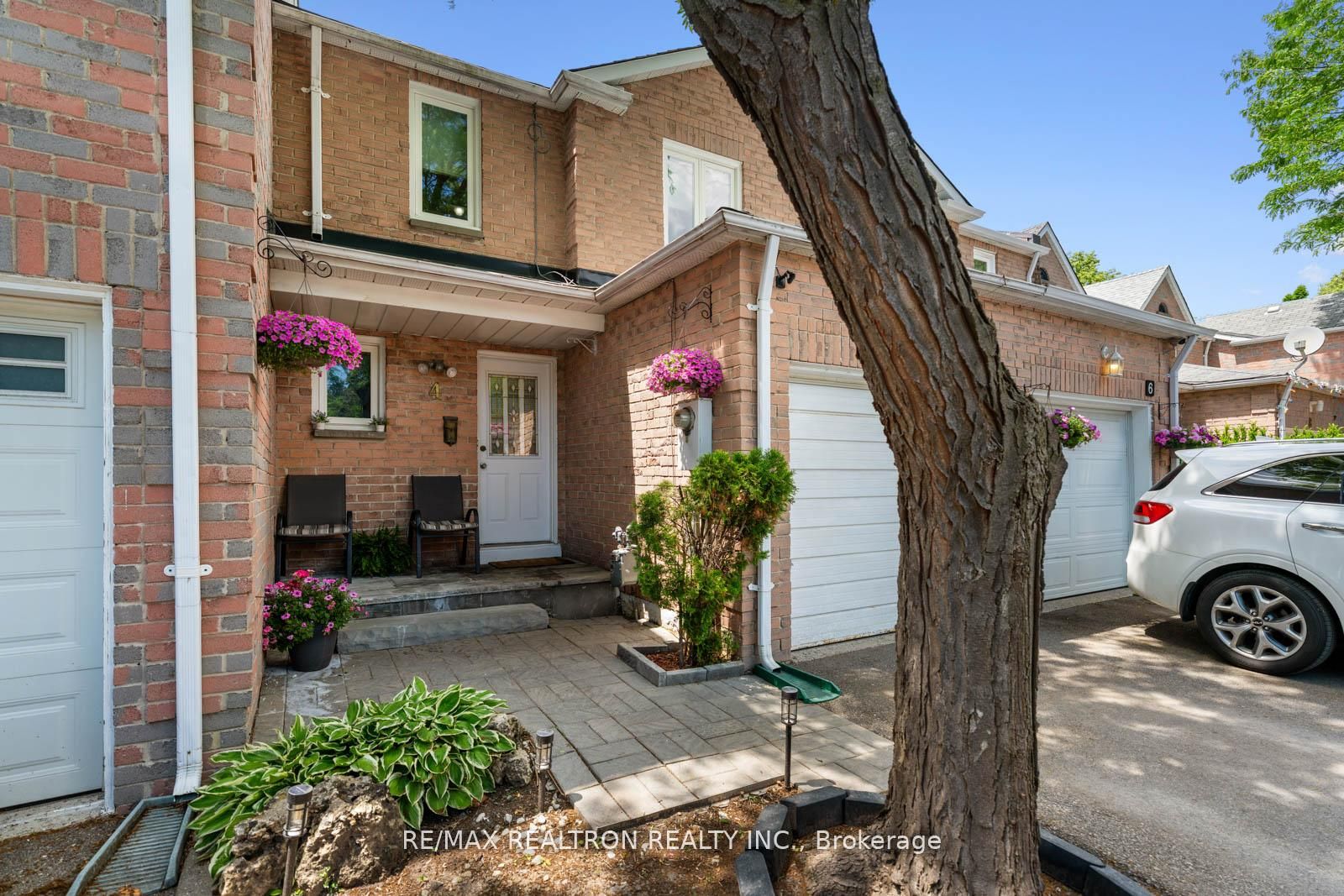 4 Sunshine Drive, Richmond Hill, ON L4C 8K8 photo 2