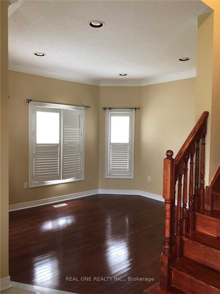 24 Yoho Avenue, Richmond Hill, ON L4S 2J4 photo 3