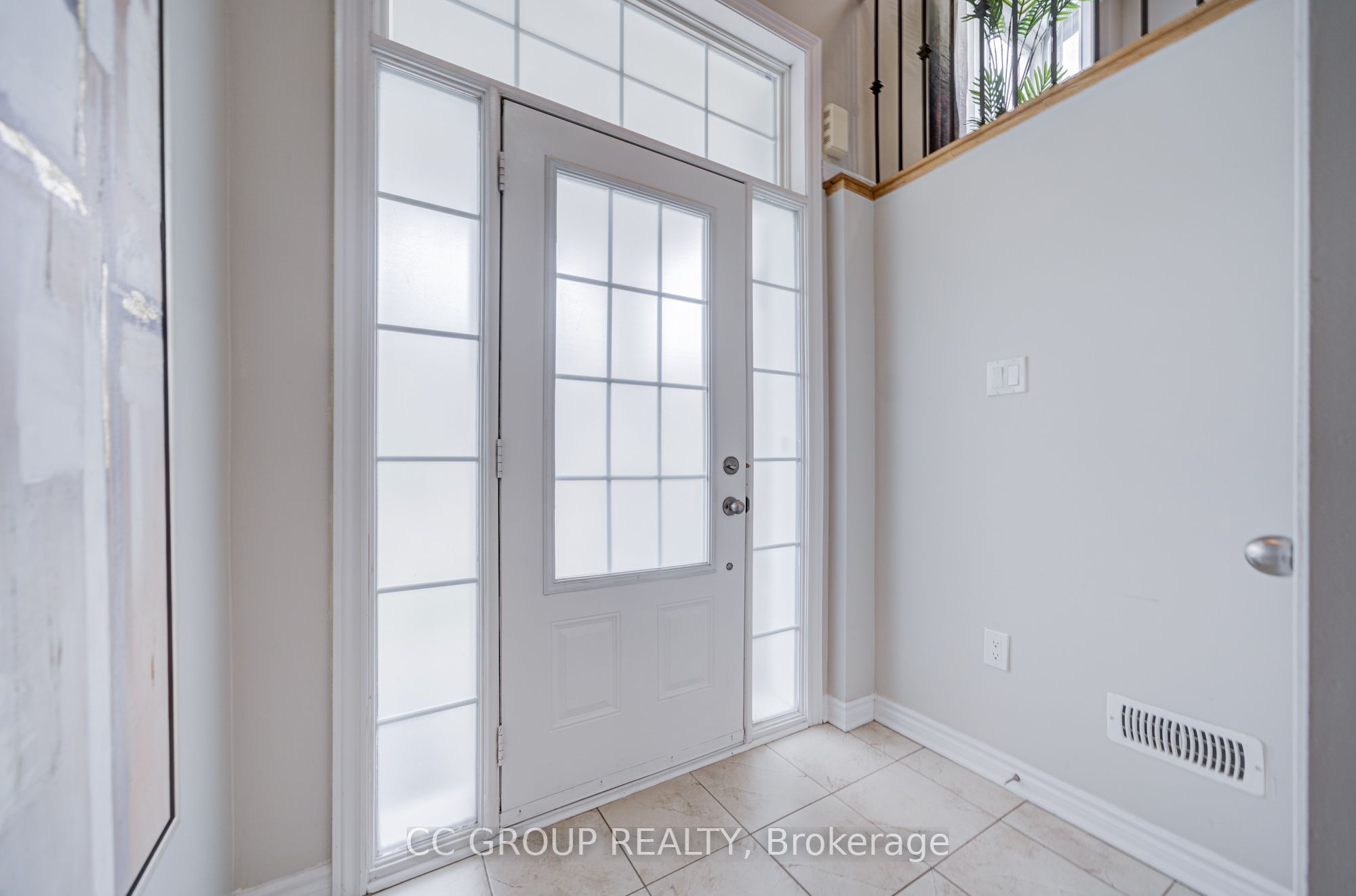 138 Farooq Boulevard S, Vaughan, ON L4H 4S1 photo 3