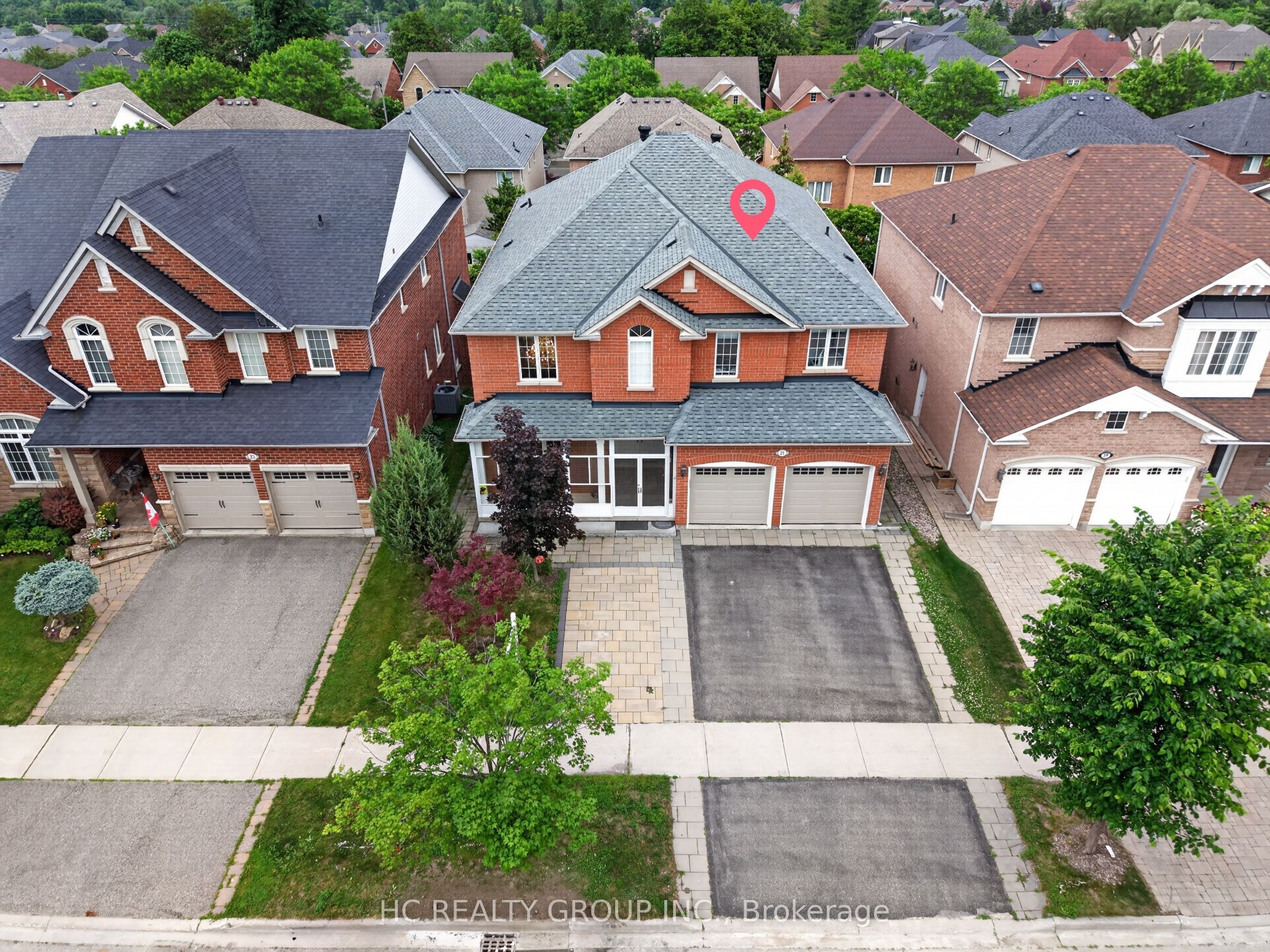 21 Wolf Trail Crescent, Richmond Hill, ON L4E 4K1 photo 2