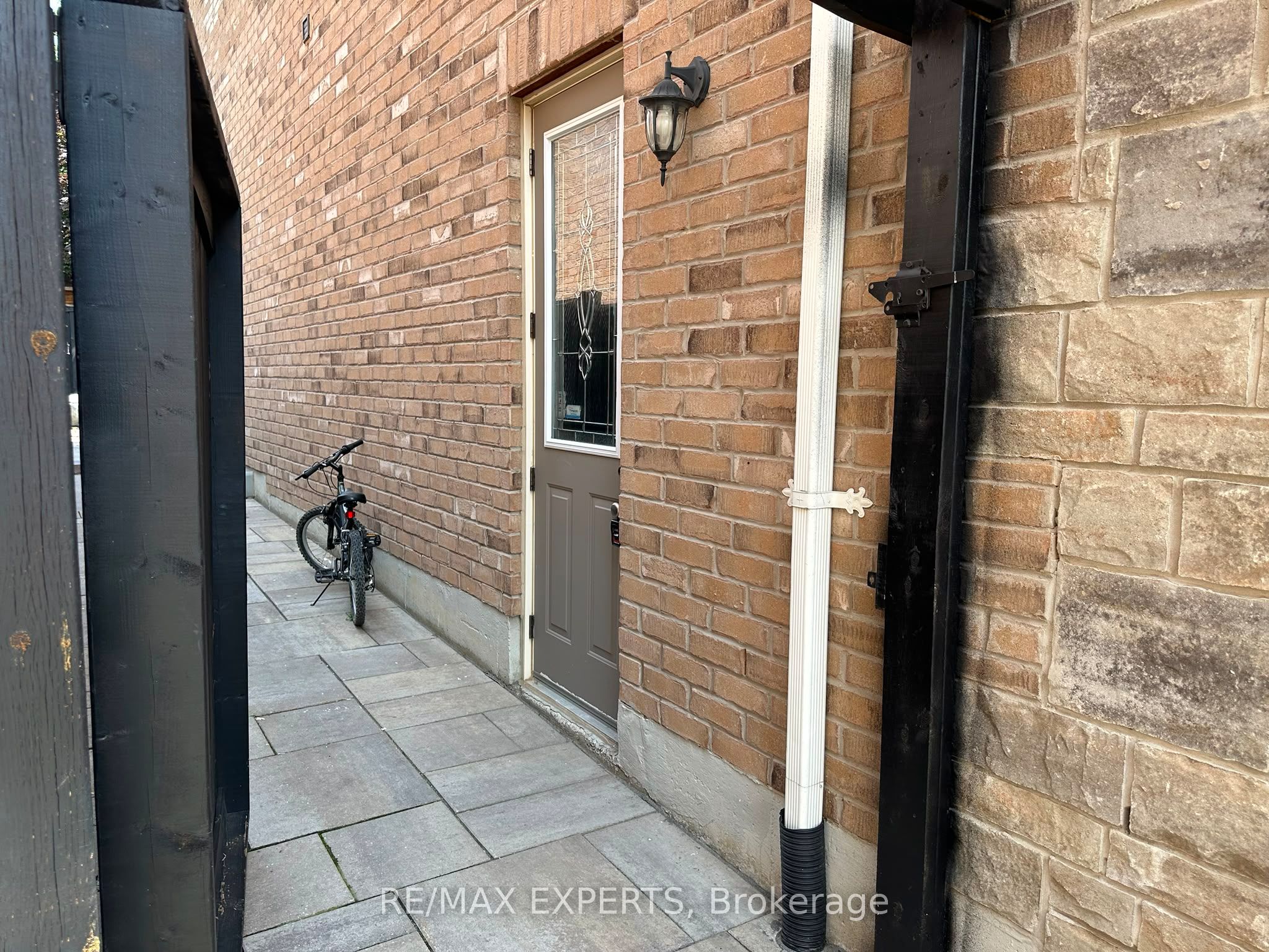 17 Anderson Cove Trail E Basement, King, ON L7B 0A3 photo 2