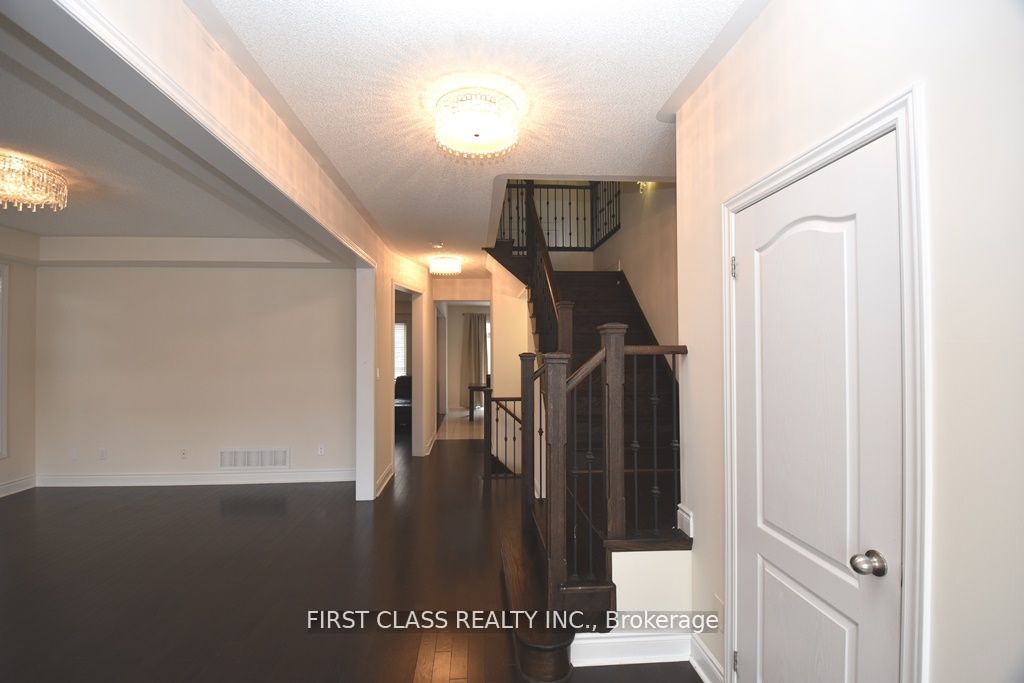 1019 Wilbur Pipher Circle, Newmarket, ON L3X 0G4 photo 4
