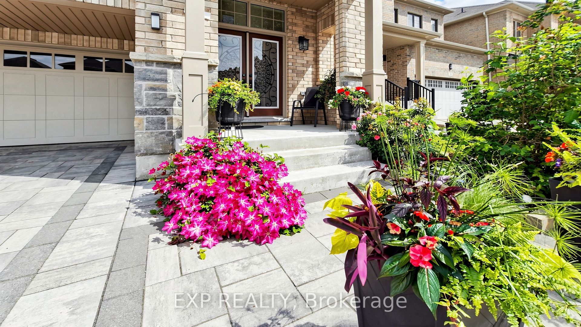 34 Buttonleaf Crescent, Whitchurch-Stouffville, ON L4A 4P5 photo 2