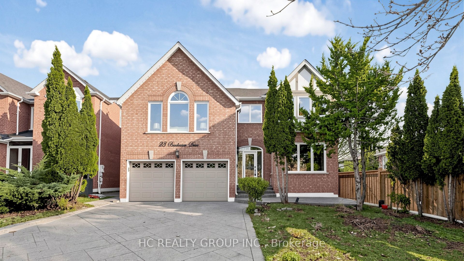 23 Brookeview Drive, Aurora, ON L4G 6N1