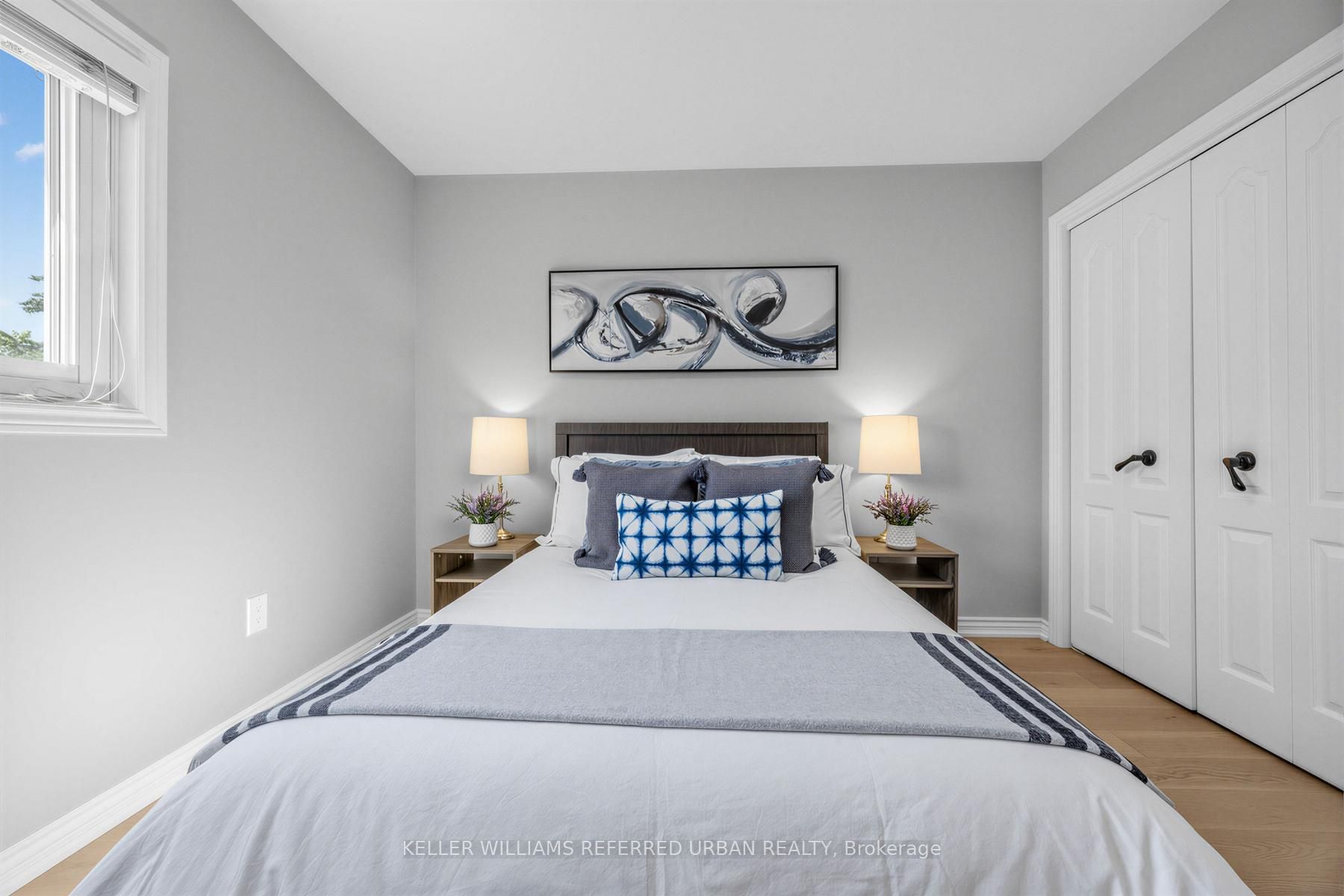350 Pickering Crescent, Newmarket, ON L3Y 8G7 photo 2