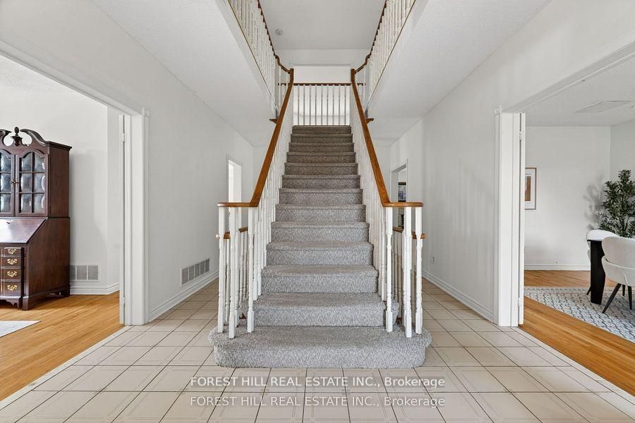 2 Regent Street, Richmond Hill, ON L4C 9B3 photo 3