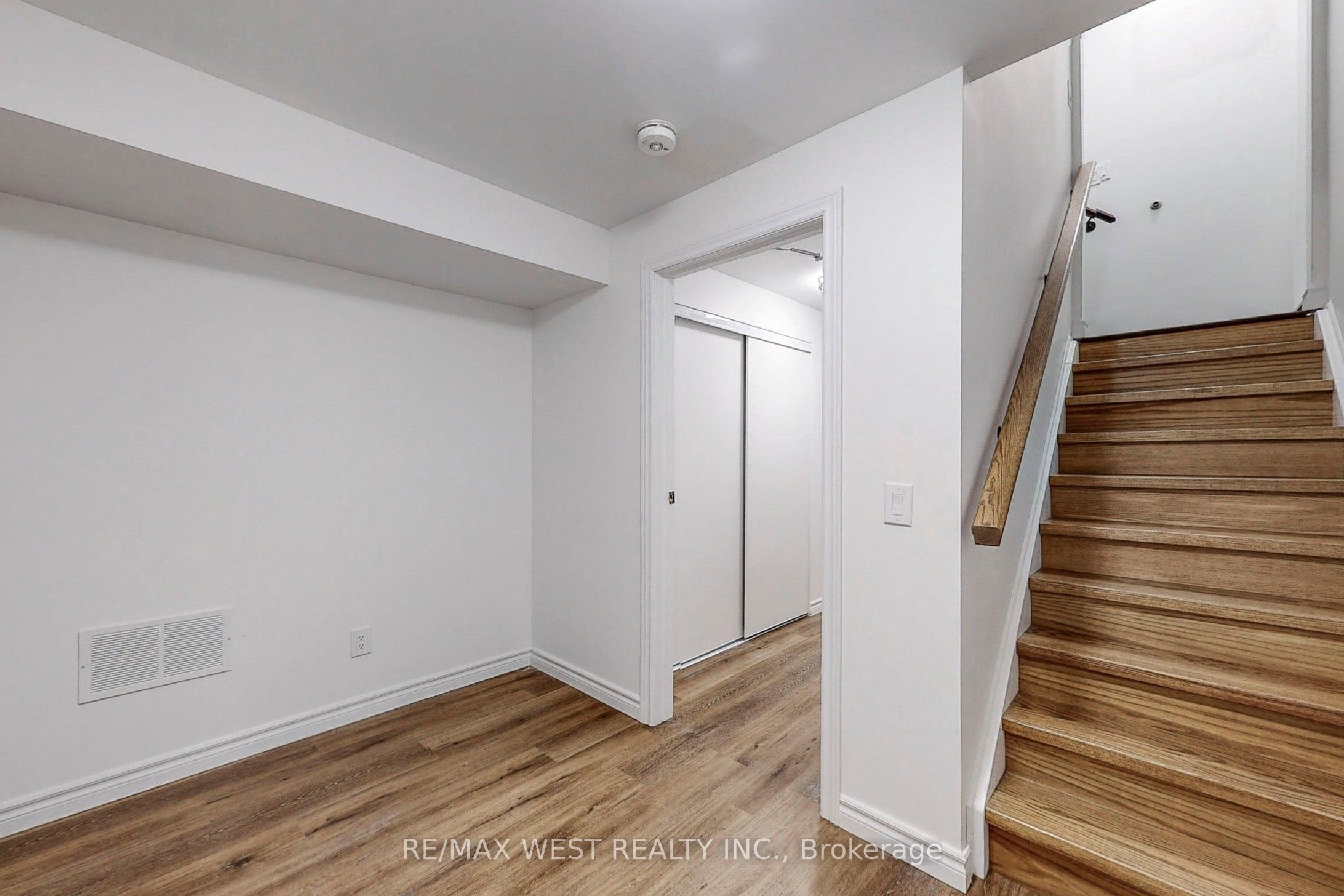 179 Summerlyn Trail Basement Apartment, Bradford West Gwillimbury, ON L3Z 0E2 photo 5