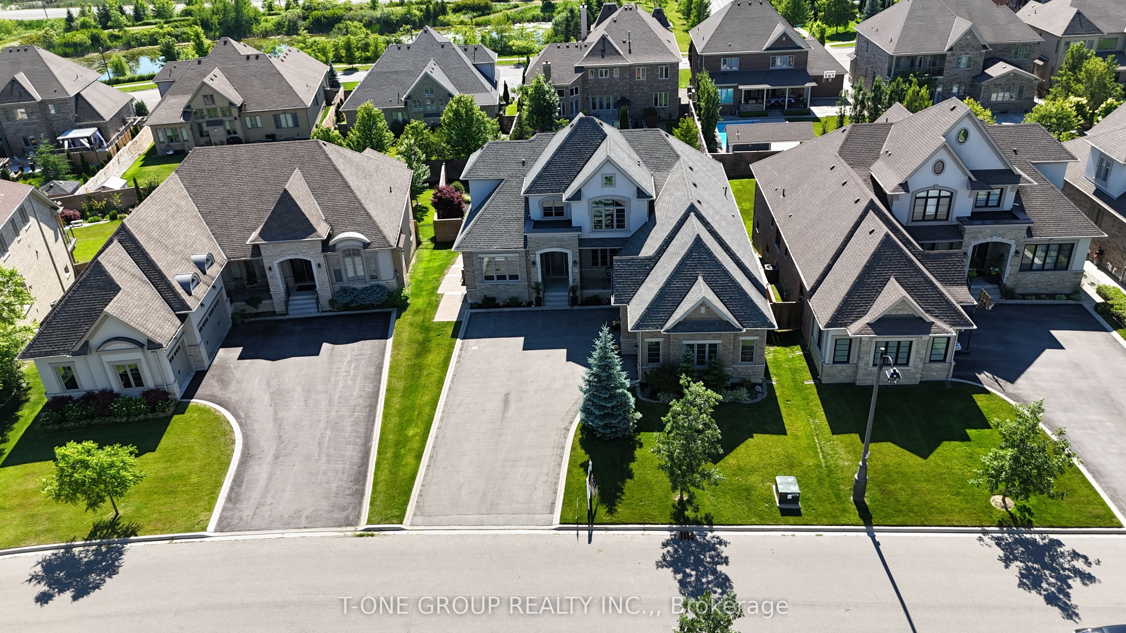 97 Chuck Ormsby Crescent, King, ON L7B 0A7 photo 2