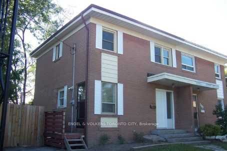 102 Crone Court B, Newmarket, ON L3Y 4N9