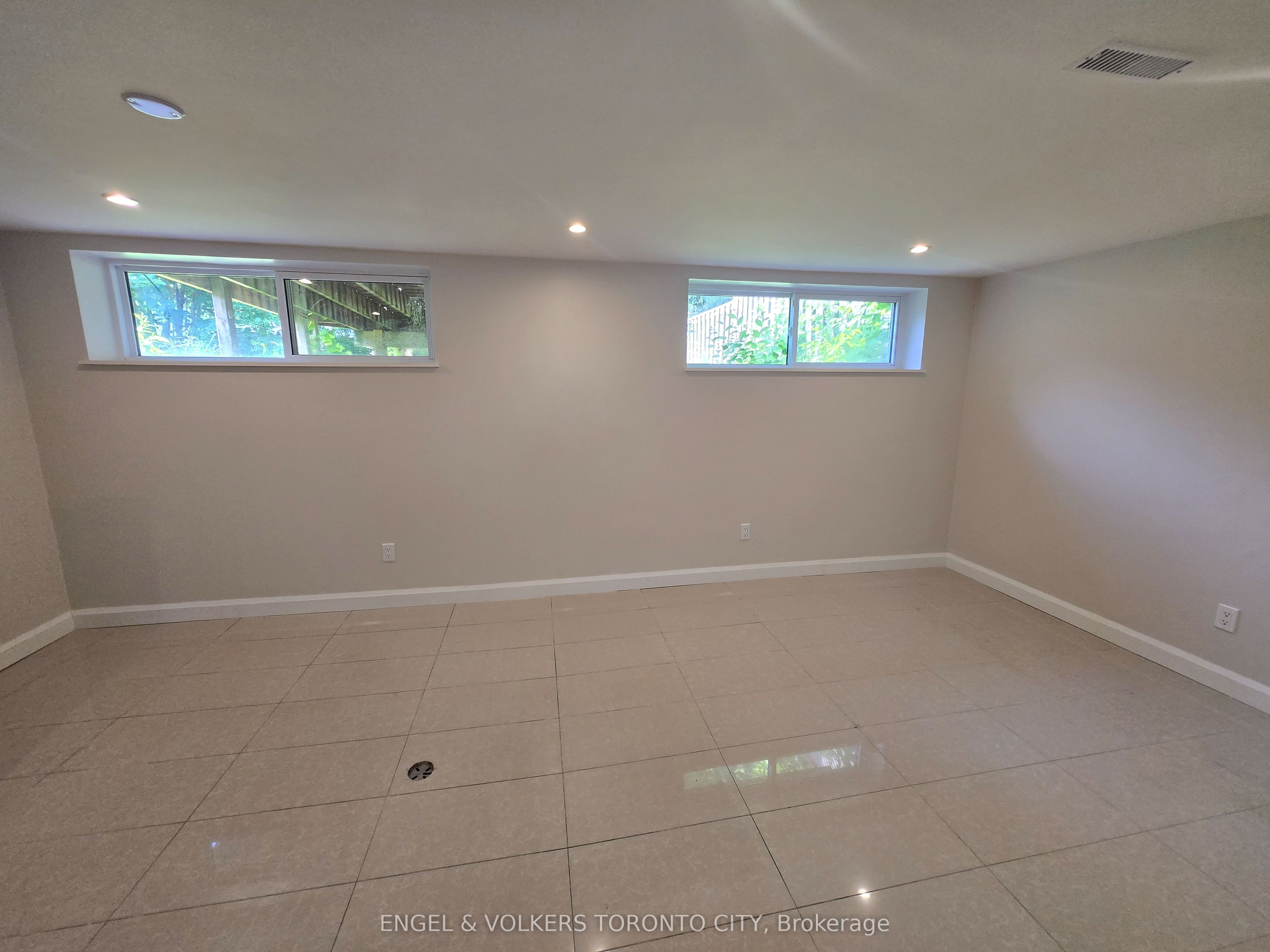 102 Crone Court B, Newmarket, ON L3Y 4N9 photo 5