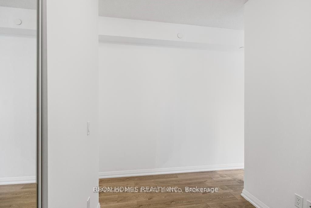7895 Jane Street 807, Vaughan, ON L4K 0K2 photo 2