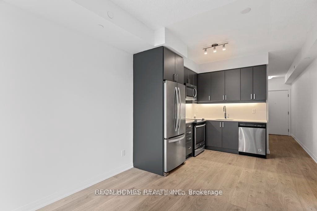 7895 Jane Street 807, Vaughan, ON L4K 0K2 photo 5