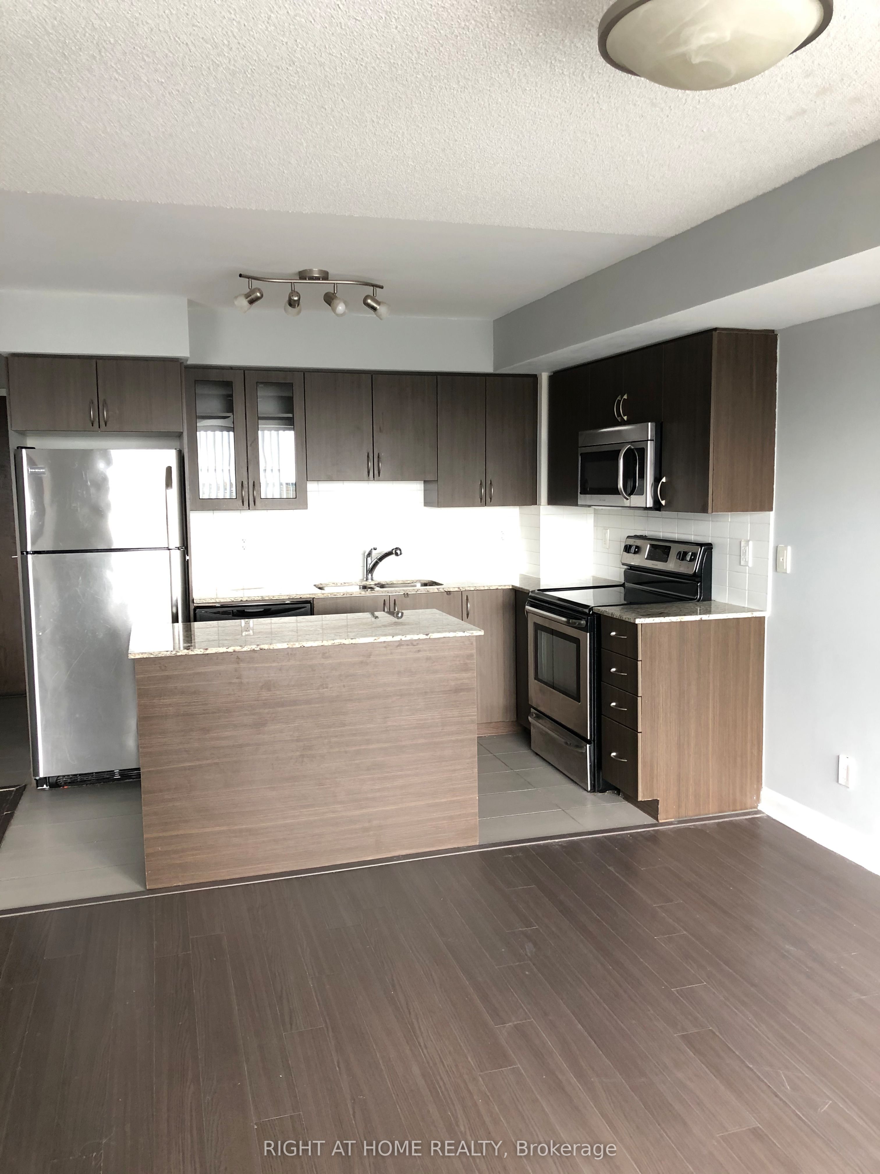 75 Norman Bethune Avenue 711, Richmond Hill, ON L4B 0B6 photo 3