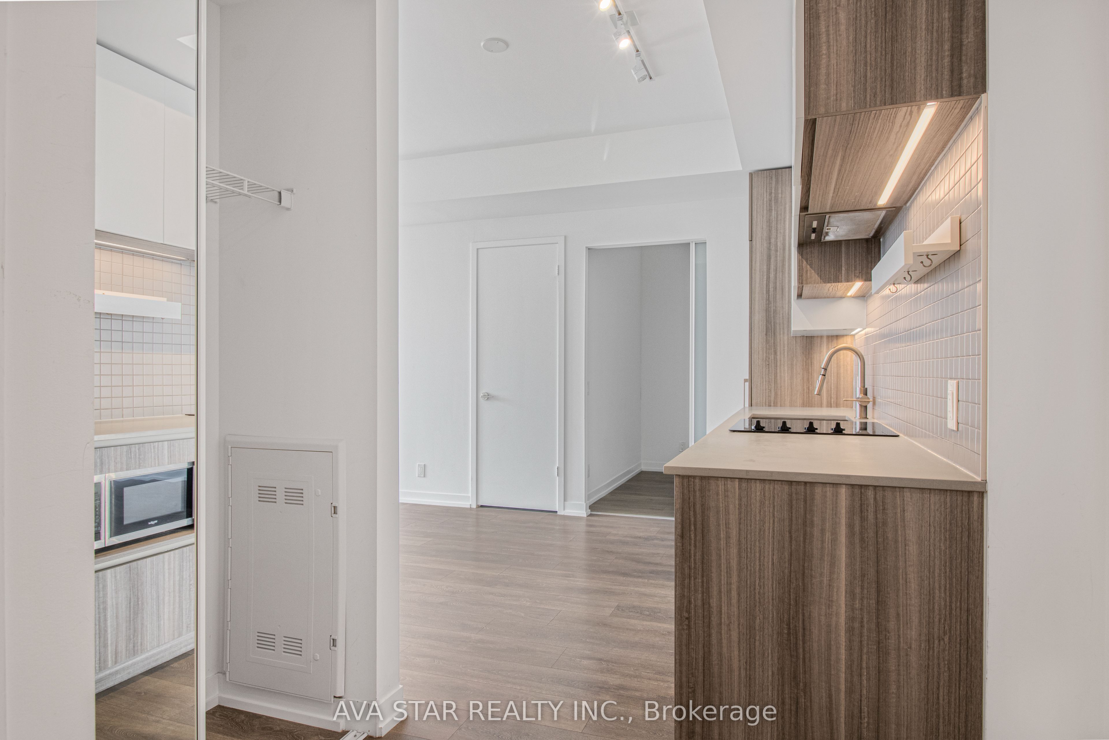5 Buttermill Avenue 2712, Vaughan, ON L4K 0J5 photo 5