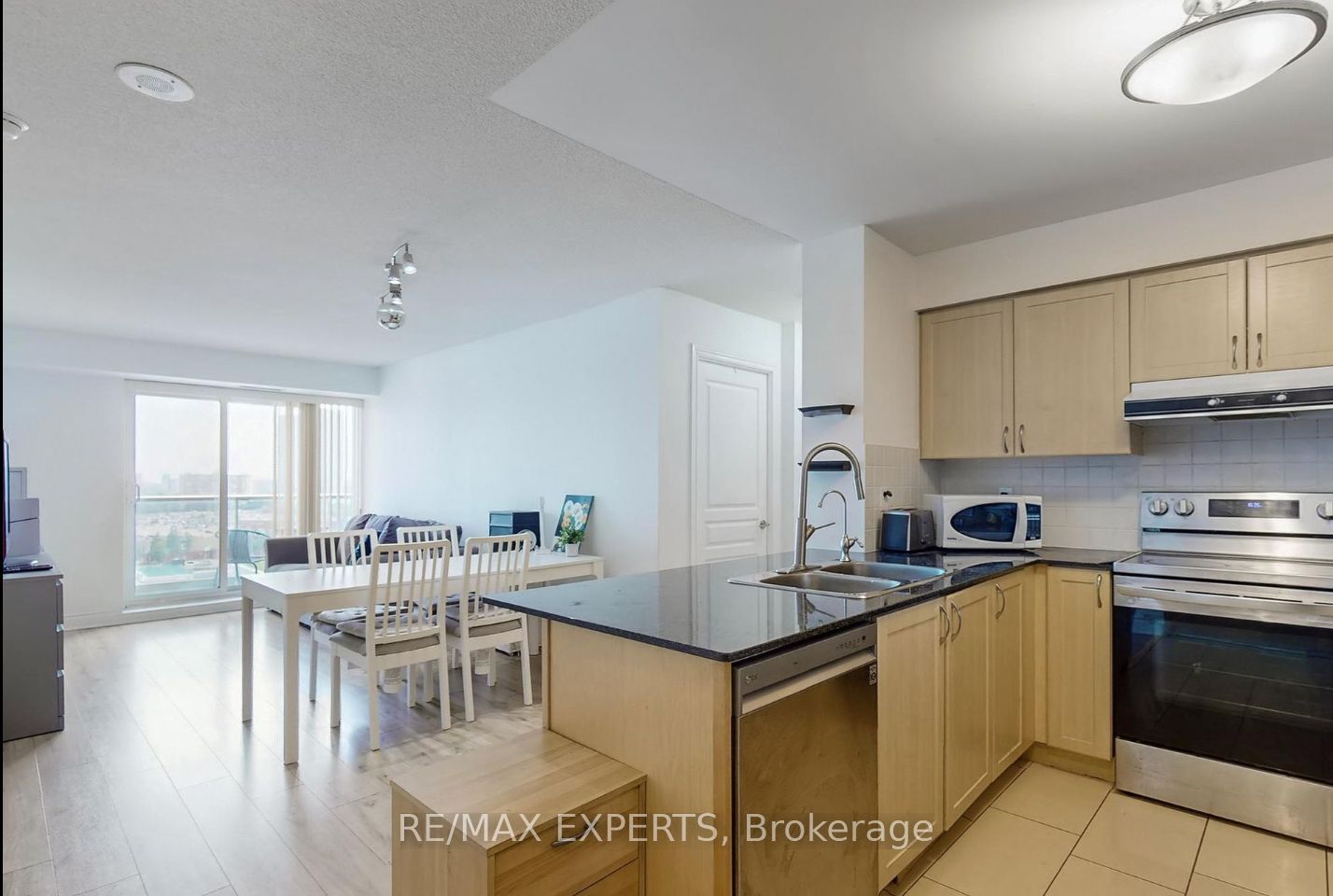 7 North Park Road 1012, Vaughan, ON L4J 0C9 photo 4