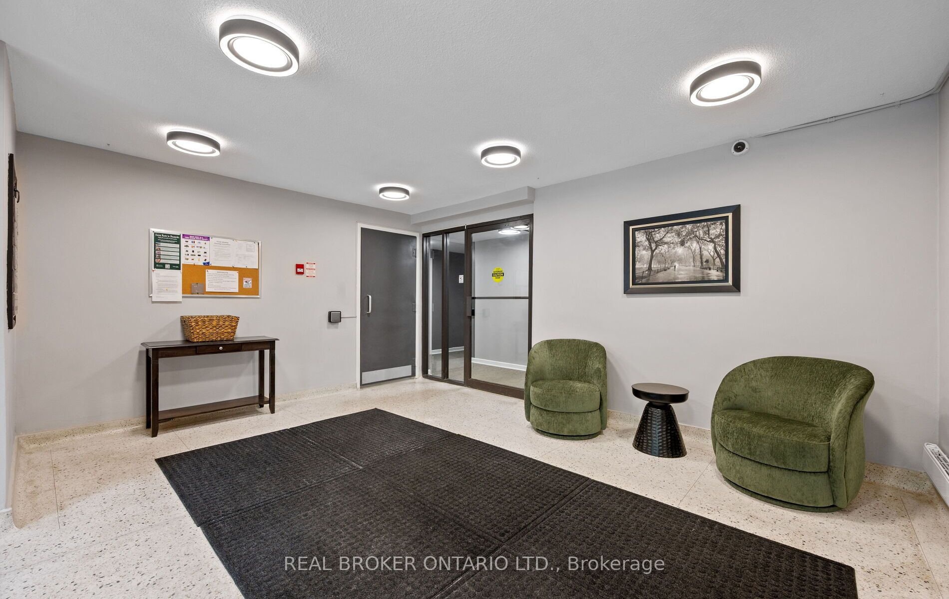 21 Elizabeth Street S 202, Richmond Hill, ON L4C 3V5 photo 3