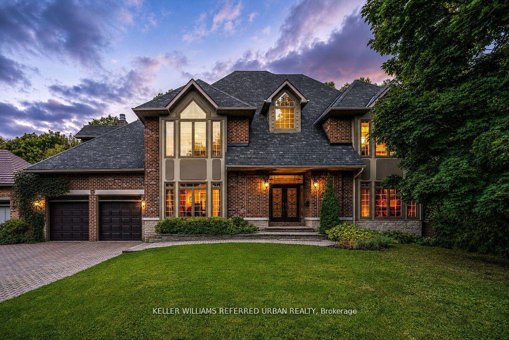 194 Sherwood Place, Newmarket, ON L3Y 8E5