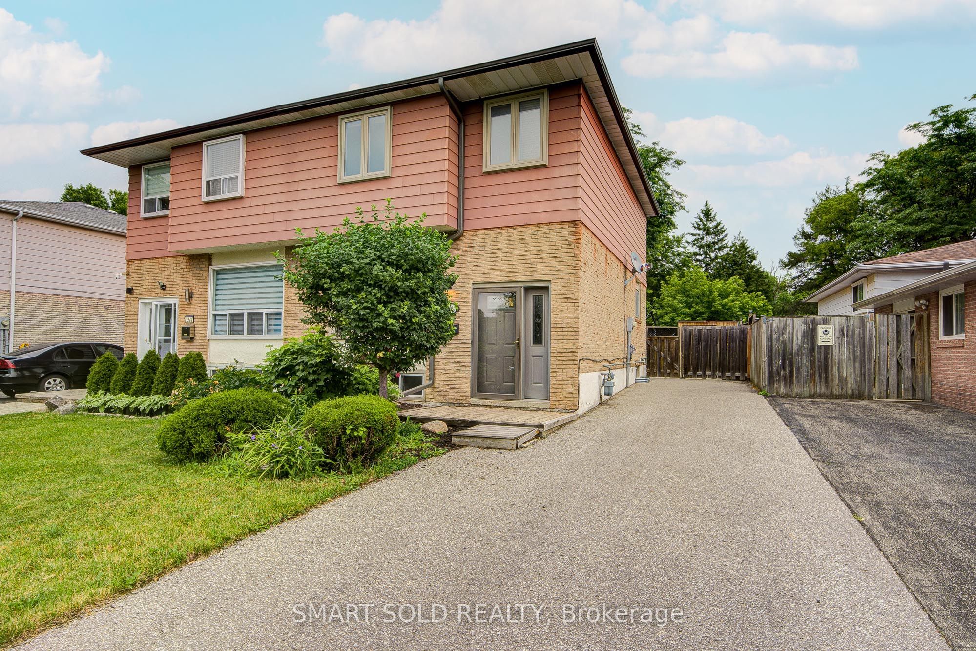 255 Cedar Avenue, Richmond Hill, ON L4C 2B3 photo 3