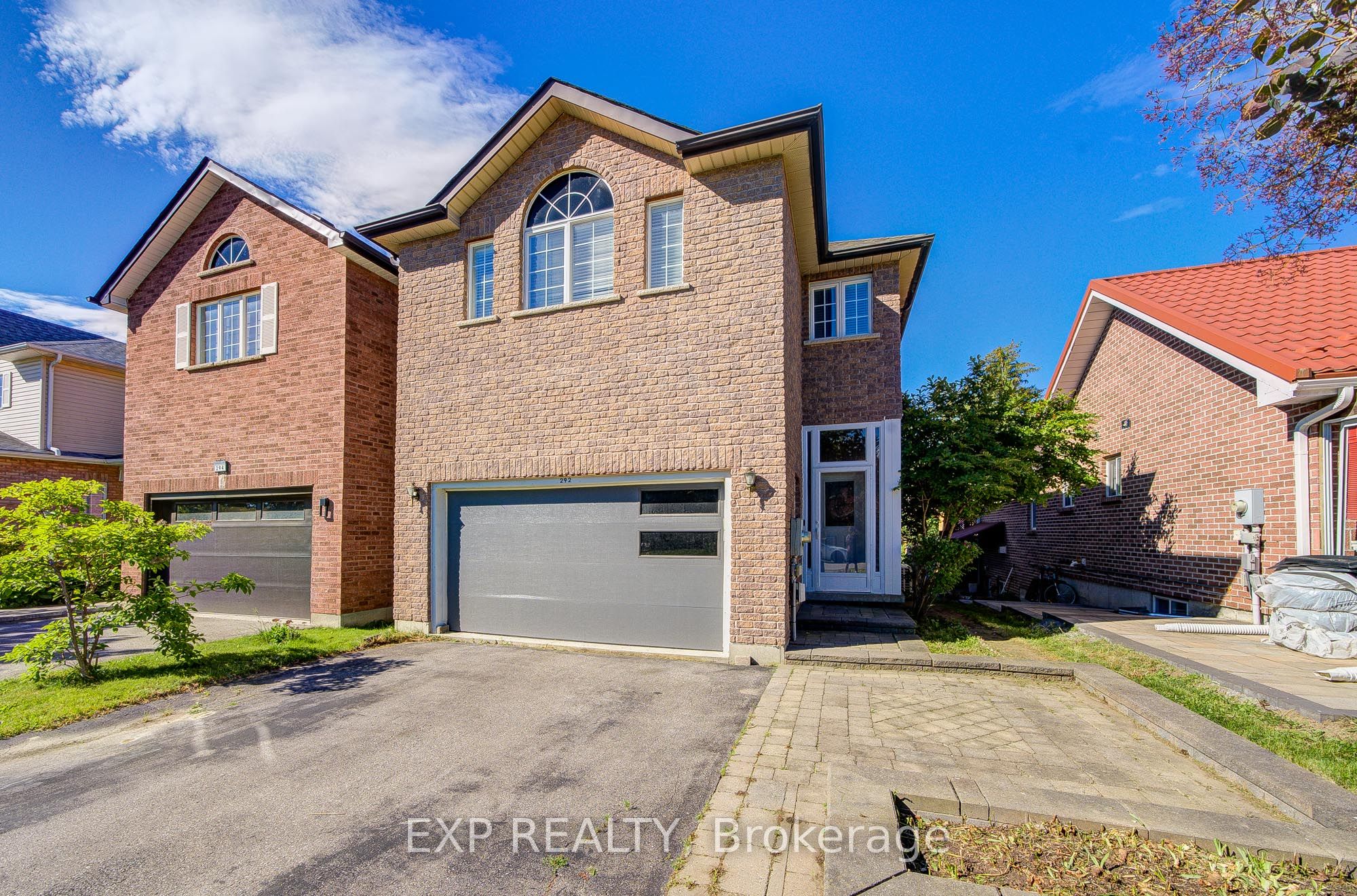 292 Sheridan Court, Newmarket, ON L3Y 8P9