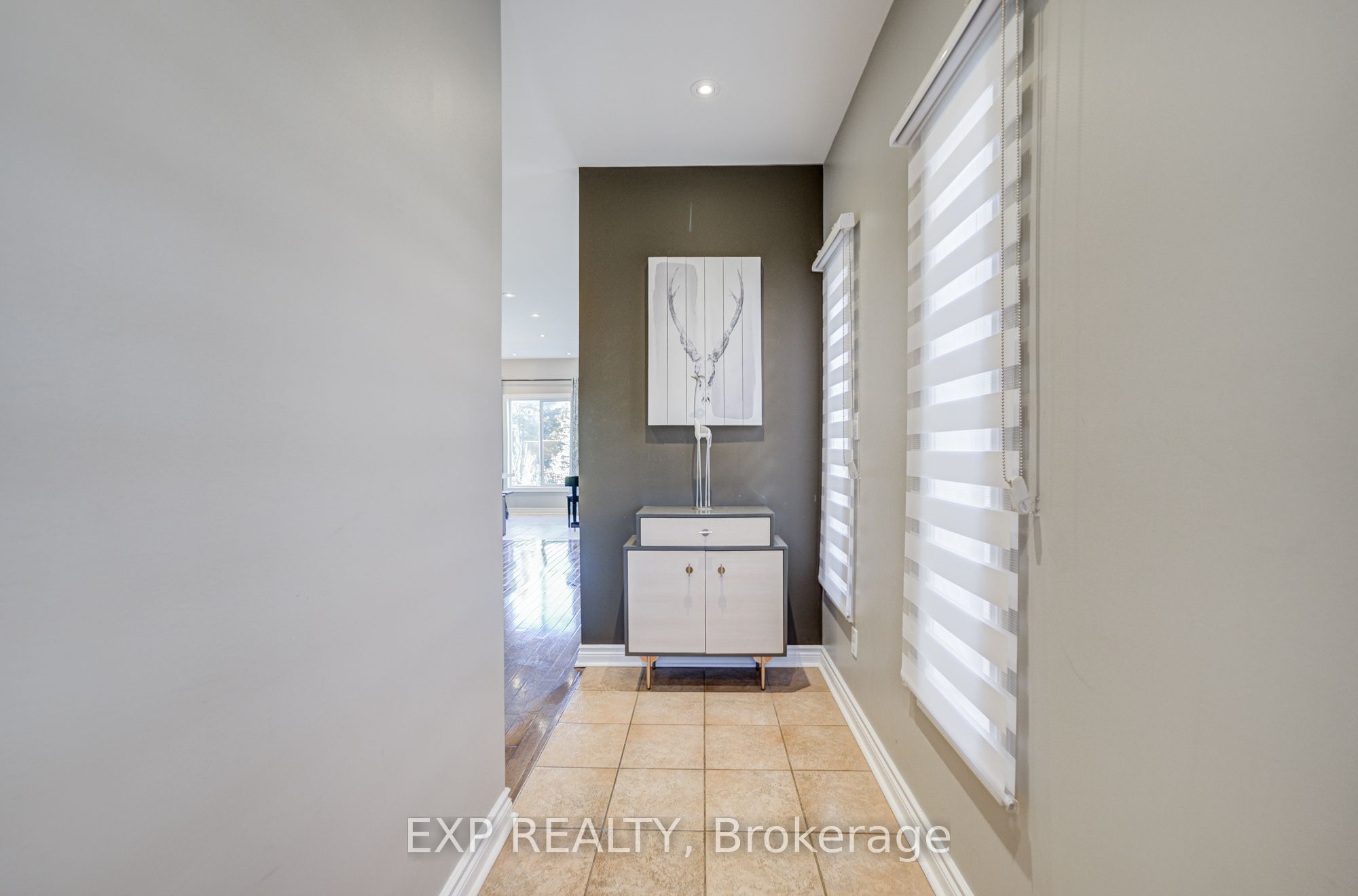 292 Sheridan Court, Newmarket, ON L3Y 8P9 photo 2