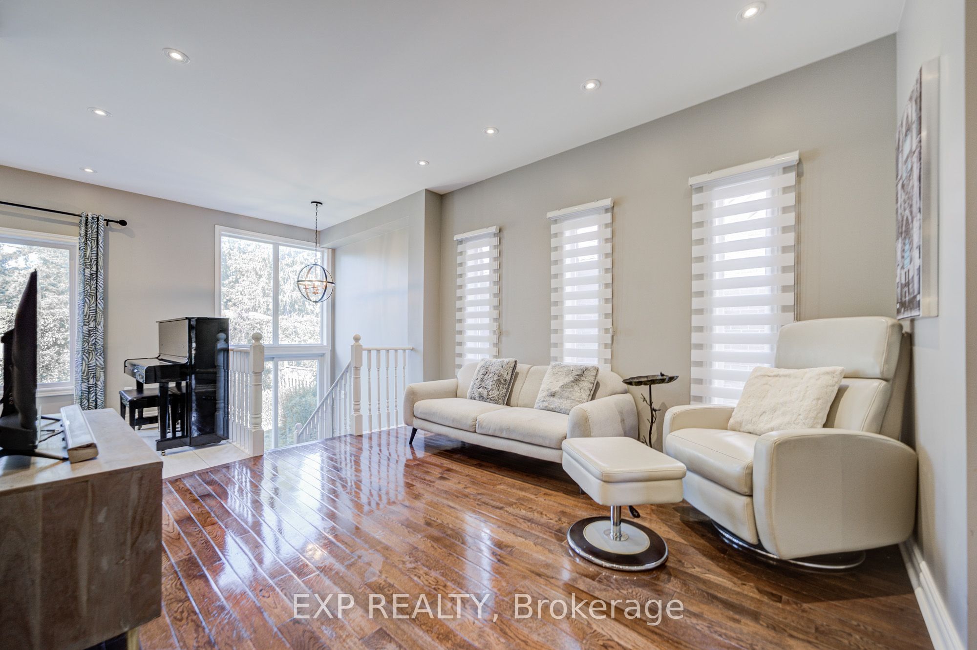 292 Sheridan Court, Newmarket, ON L3Y 8P9 photo 4