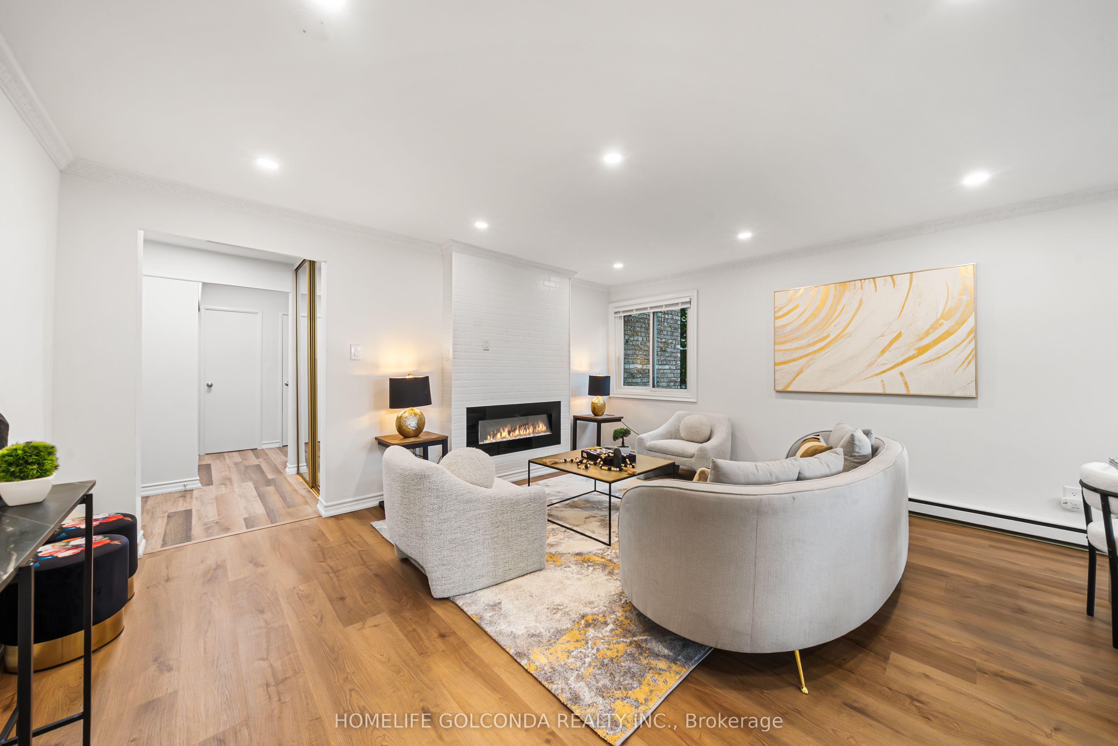 21 Elizabeth Street 205, Richmond Hill, ON L4C 3V5 photo 4
