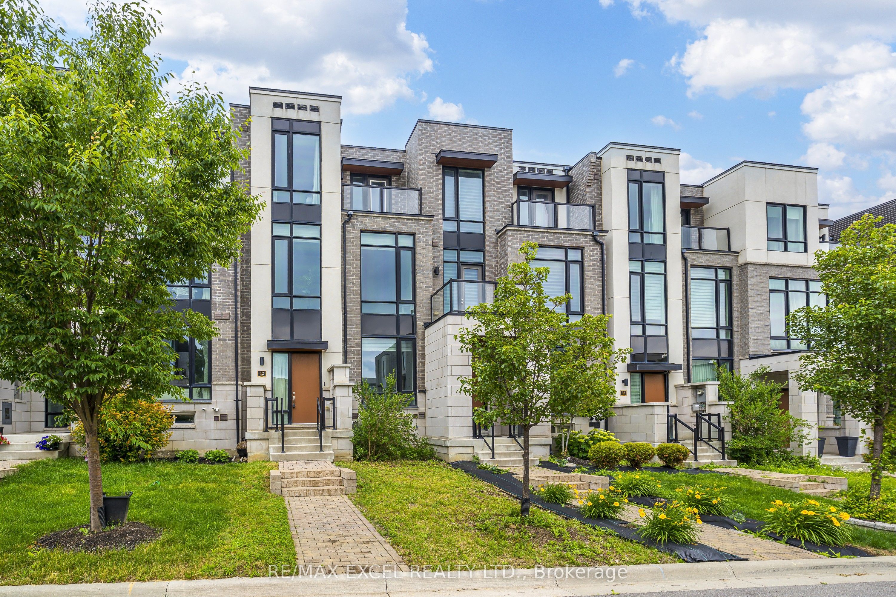 42 Aylin Crescent, Vaughan, ON L6A 4Z8