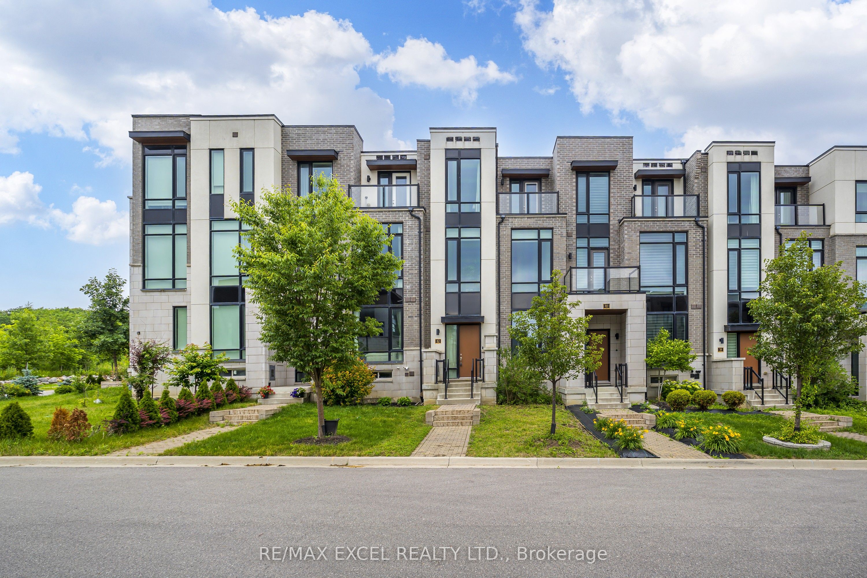42 Aylin Crescent, Vaughan, ON L6A 4Z8 photo 2