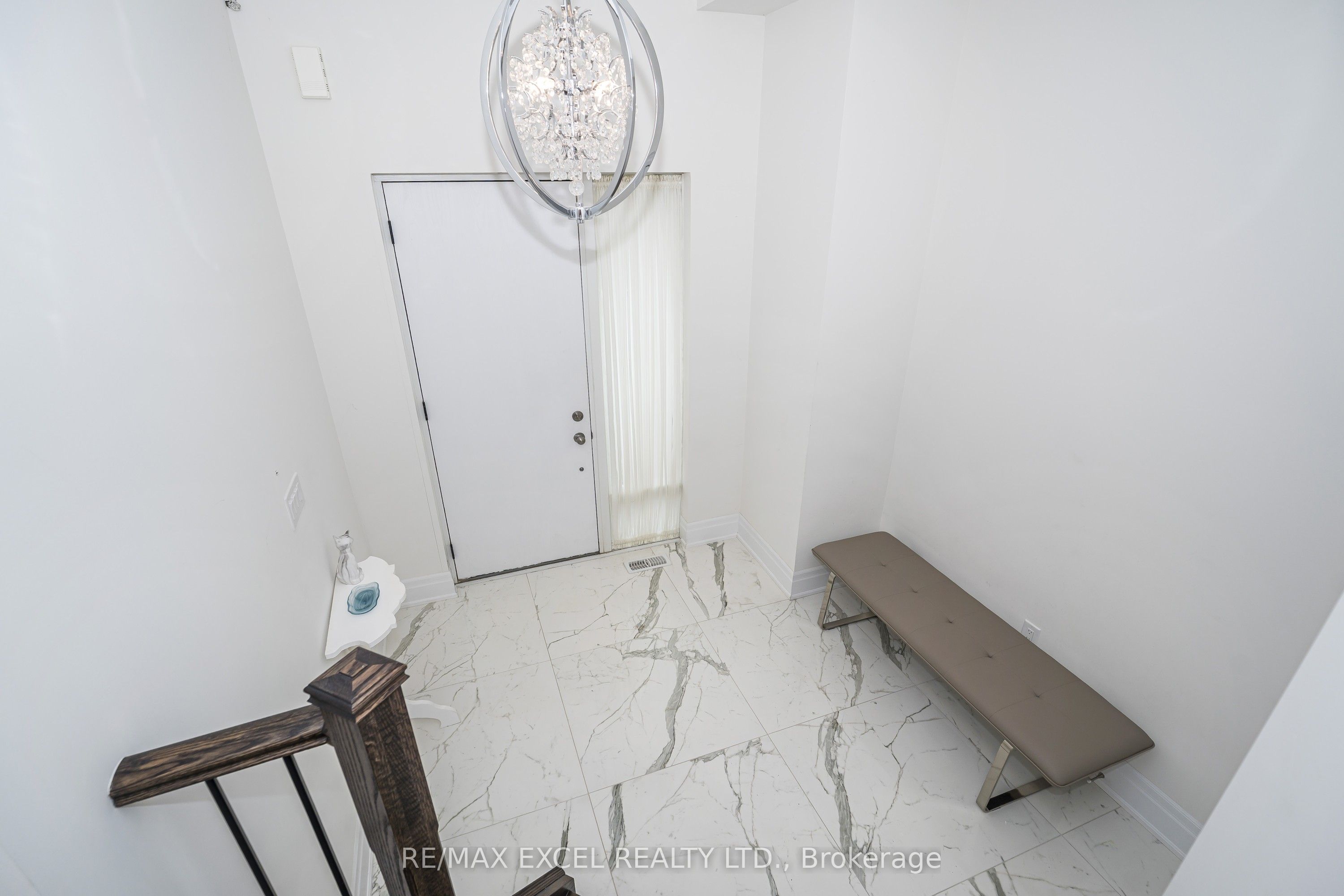 42 Aylin Crescent, Vaughan, ON L6A 4Z8 photo 3