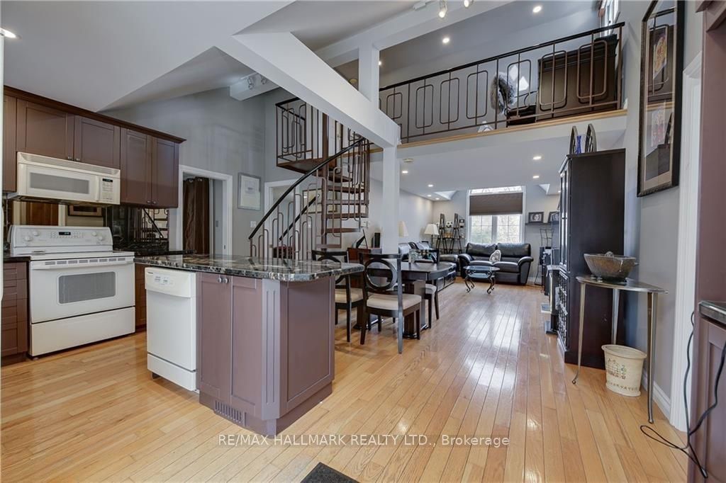 2052 Centre Avenue, Innisfil, ON L9S 1Z3 photo 3