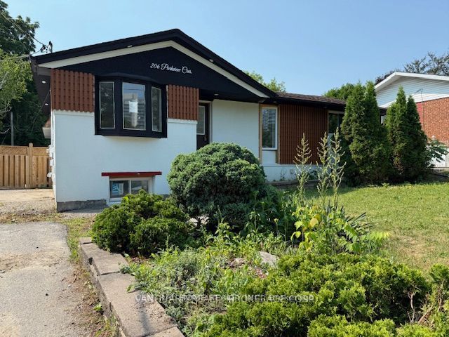 206 Parkview Crescent, Newmarket, ON L3Y 2C8
