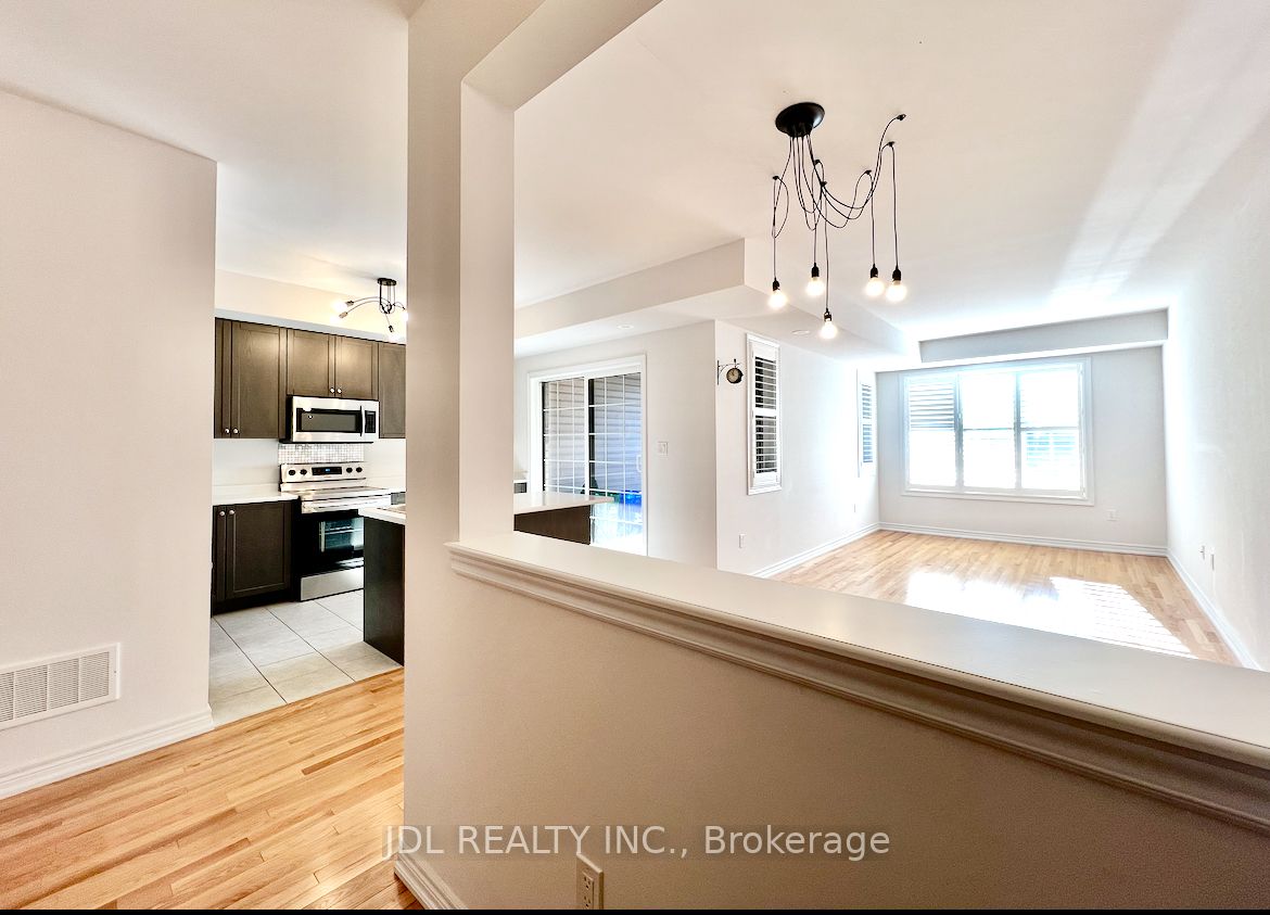 33 Jaffna Lane, Markham, ON L6C 0X7 photo 2