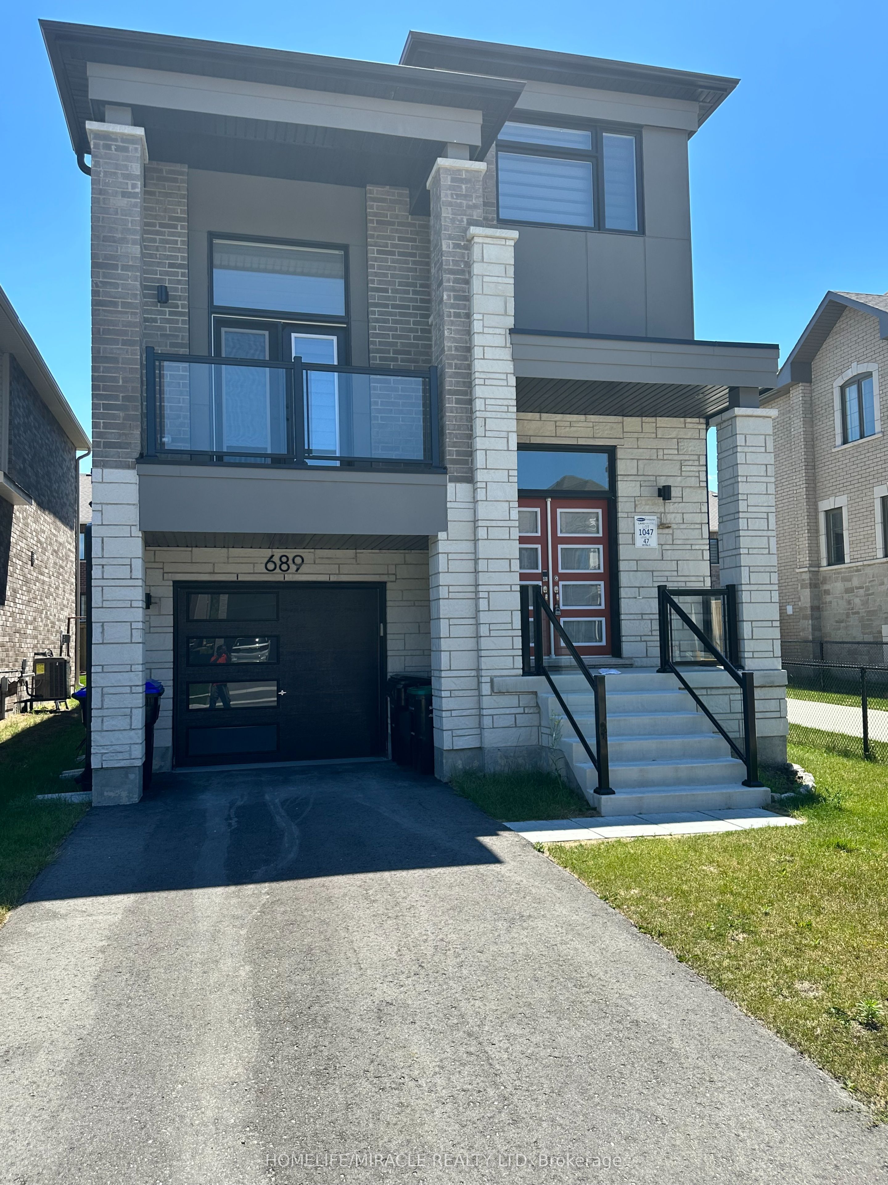 689 Mika Street, Innisfil, ON L9S 0R7 photo 2