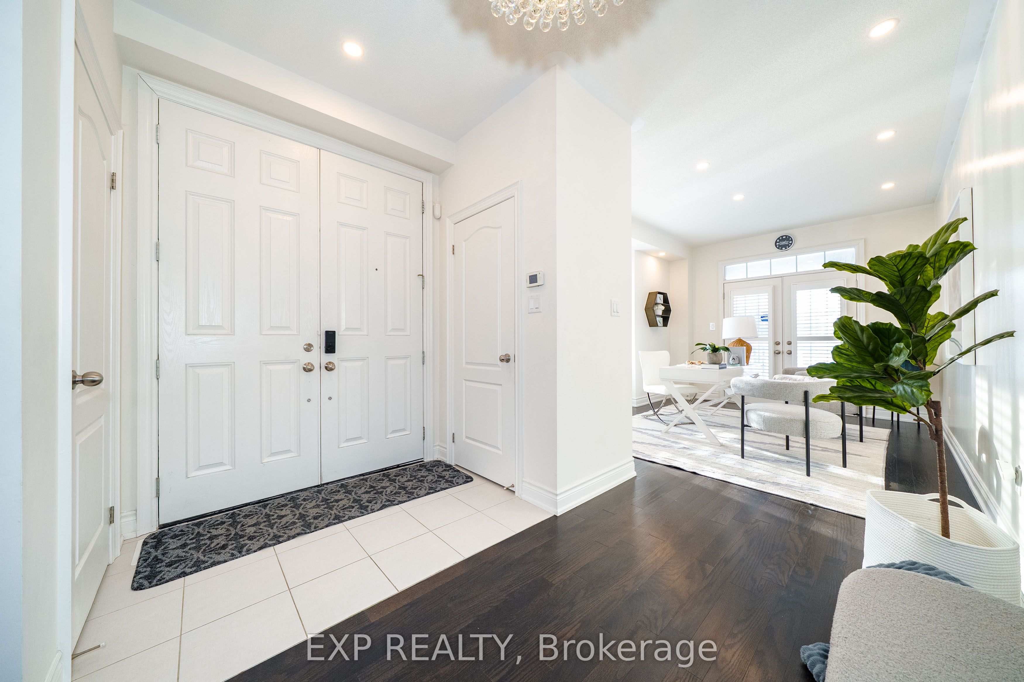 2 Tesla Crescent, East Gwillimbury, ON L9N 0T3 photo 5