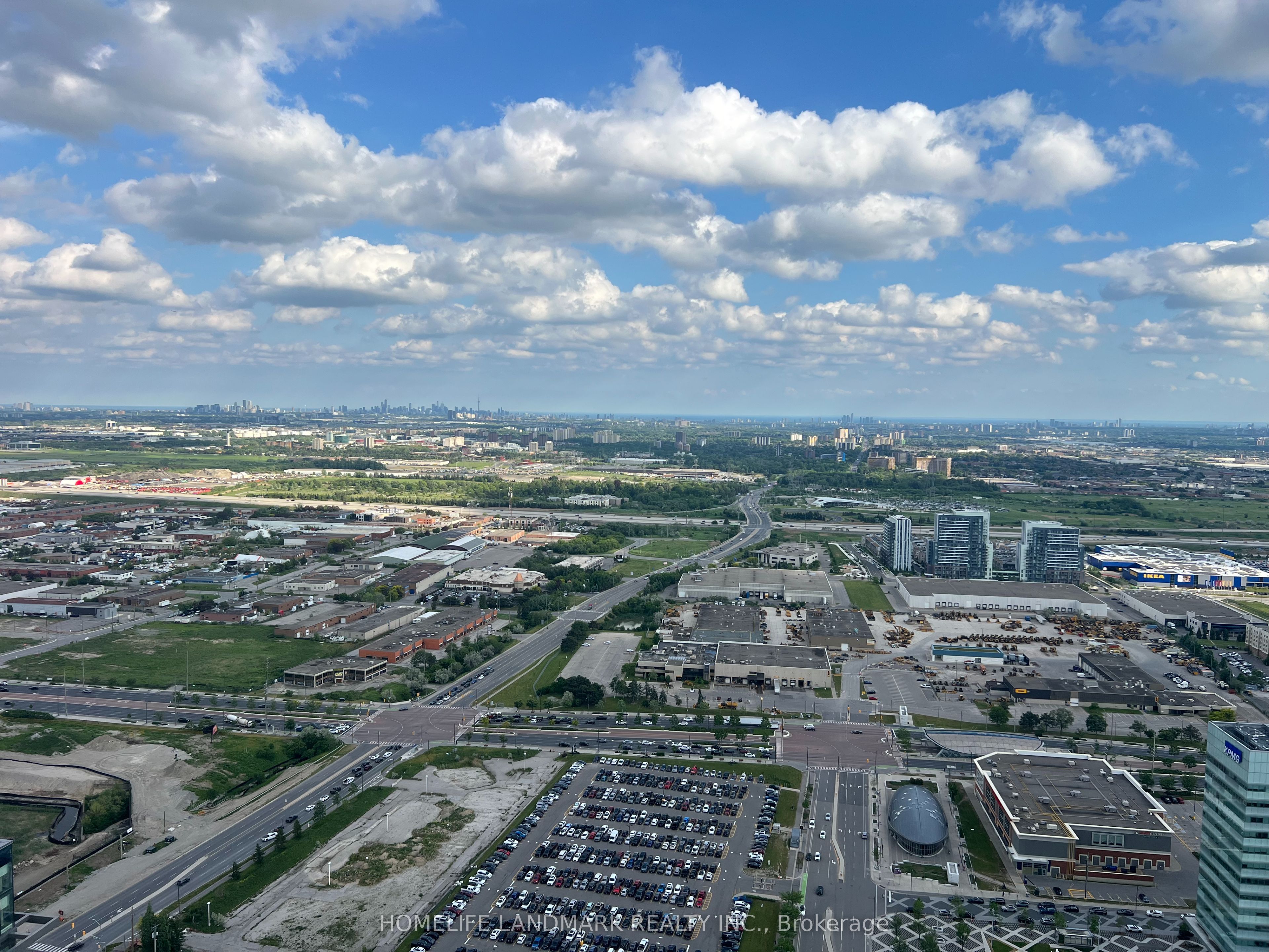 950 Portage Parkway 5708, Vaughan, ON L4K 0J7 photo 2