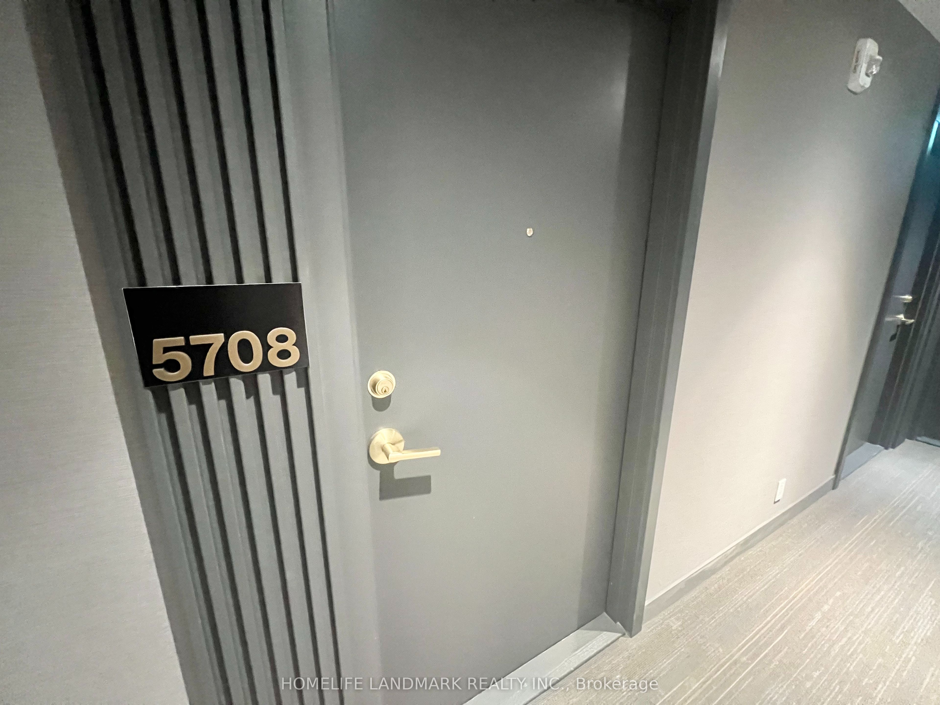 950 Portage Parkway 5708, Vaughan, ON L4K 0J7 photo 4