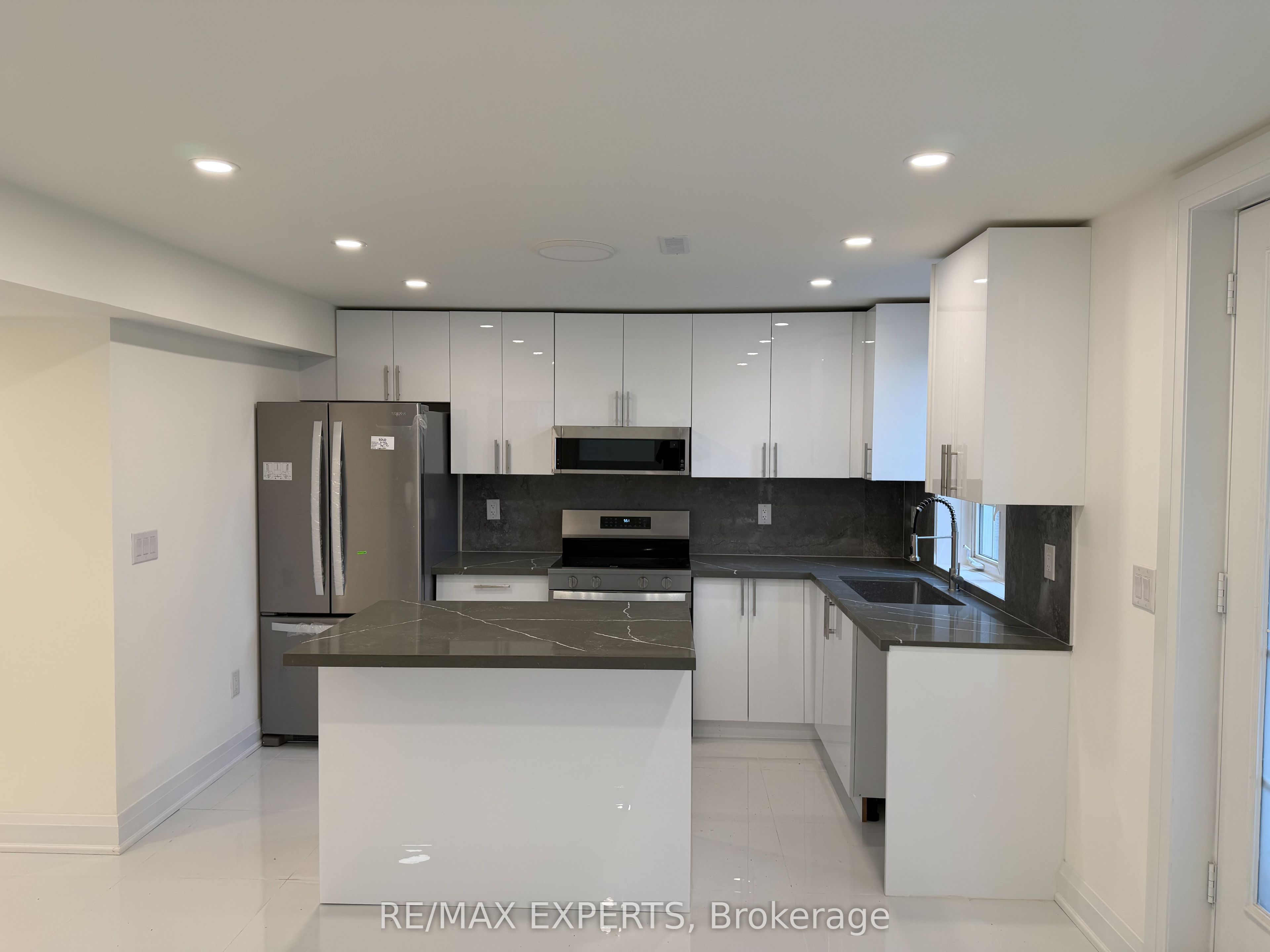4 B Trailside Drive, Bradford West Gwillimbury, ON L3Z 0B5