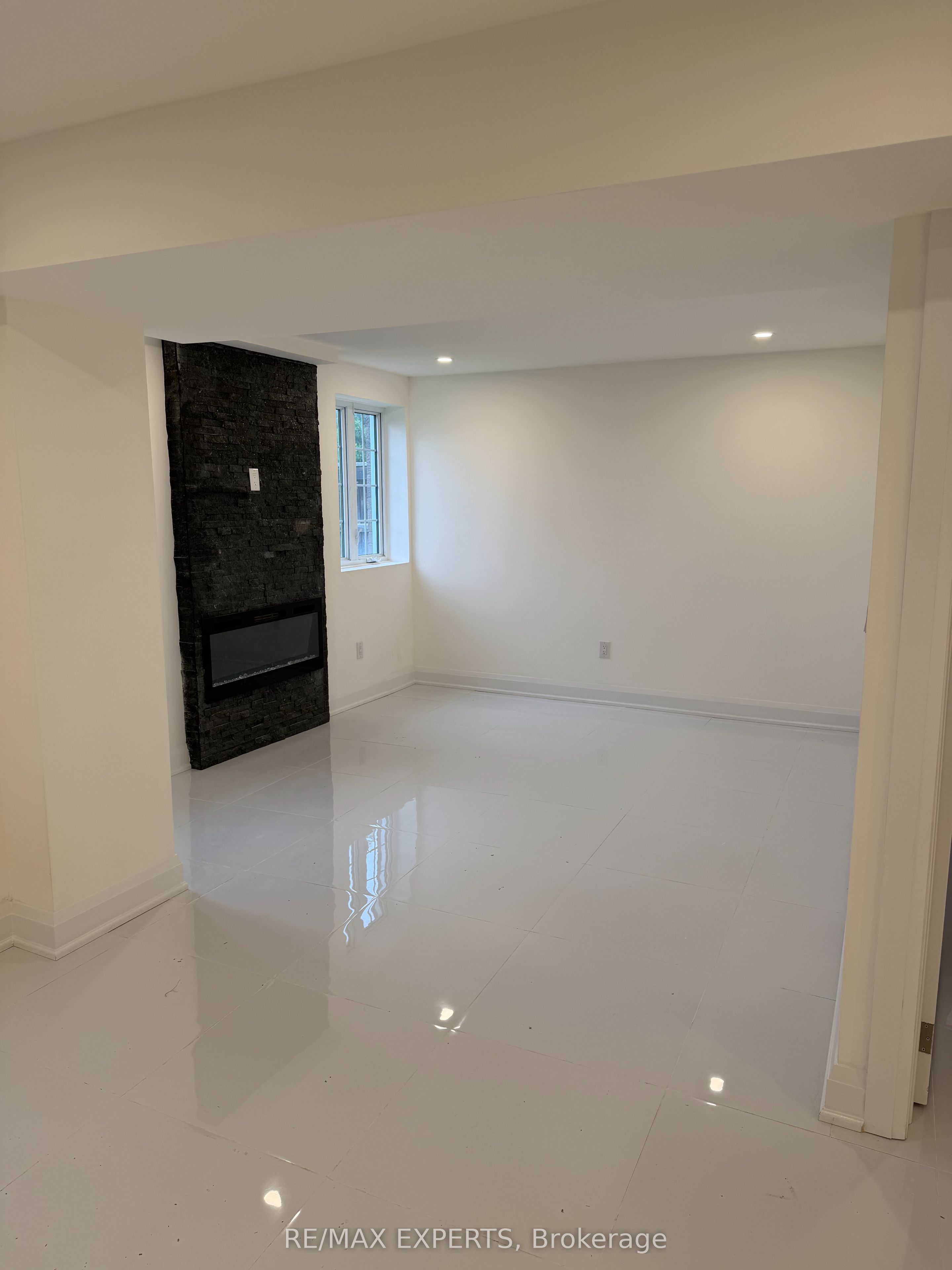 4 B Trailside Drive, Bradford West Gwillimbury, ON L3Z 0B5 photo 3