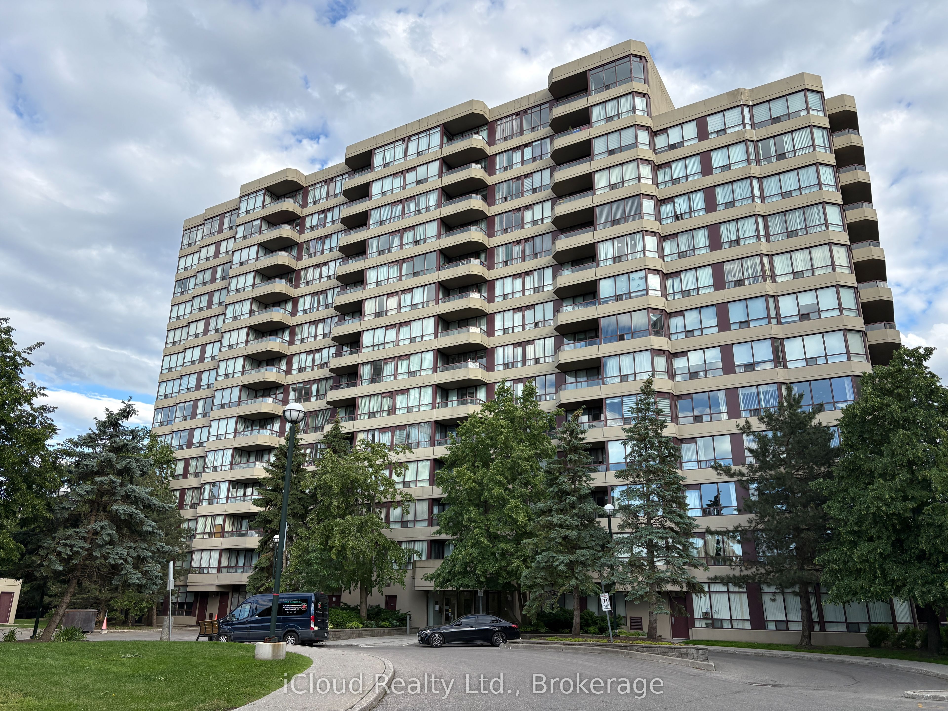 91 Townsgate Drive 710, Vaughan, ON L4J 8E8