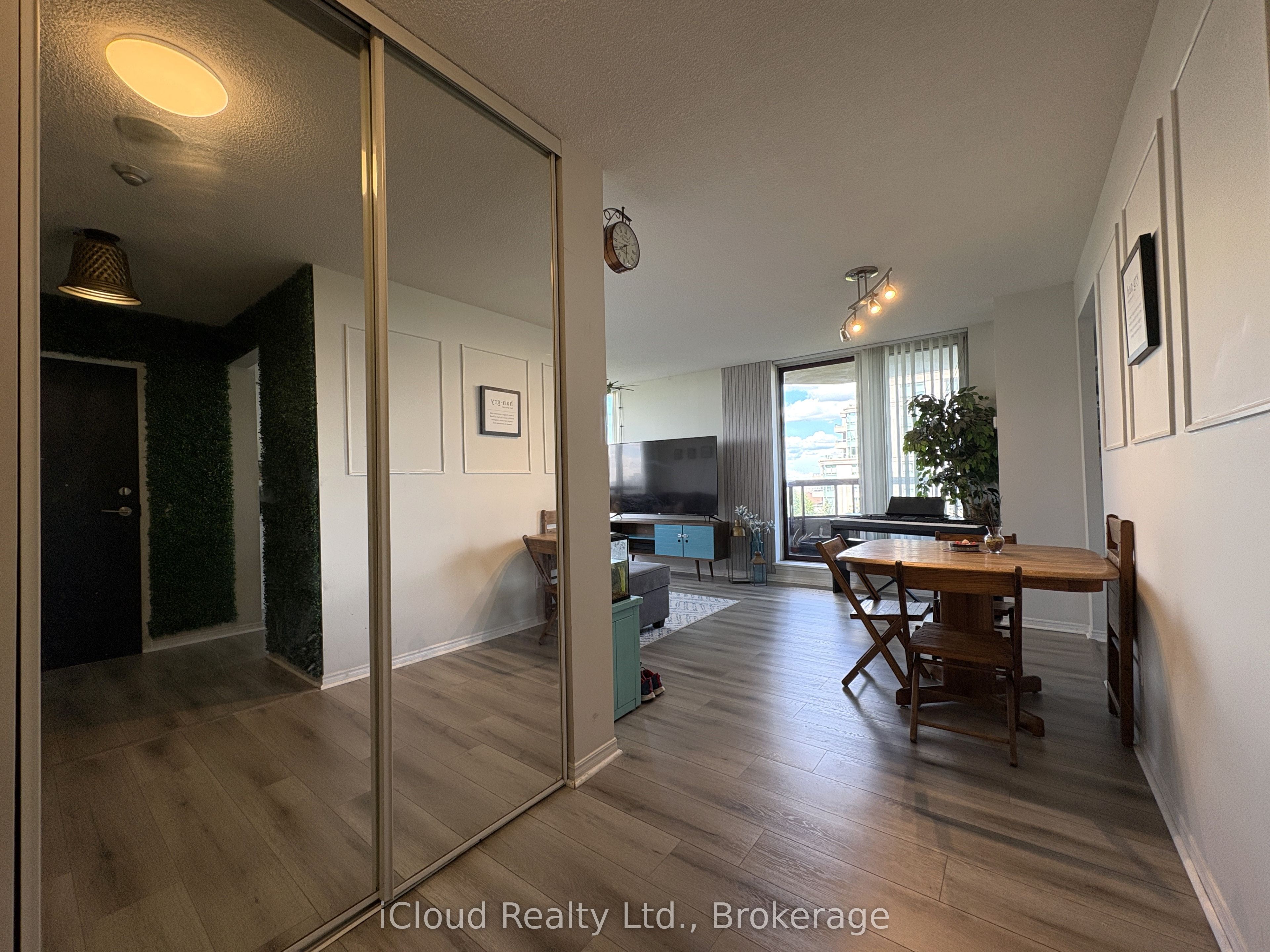 91 Townsgate Drive 710, Vaughan, ON L4J 8E8 photo 5