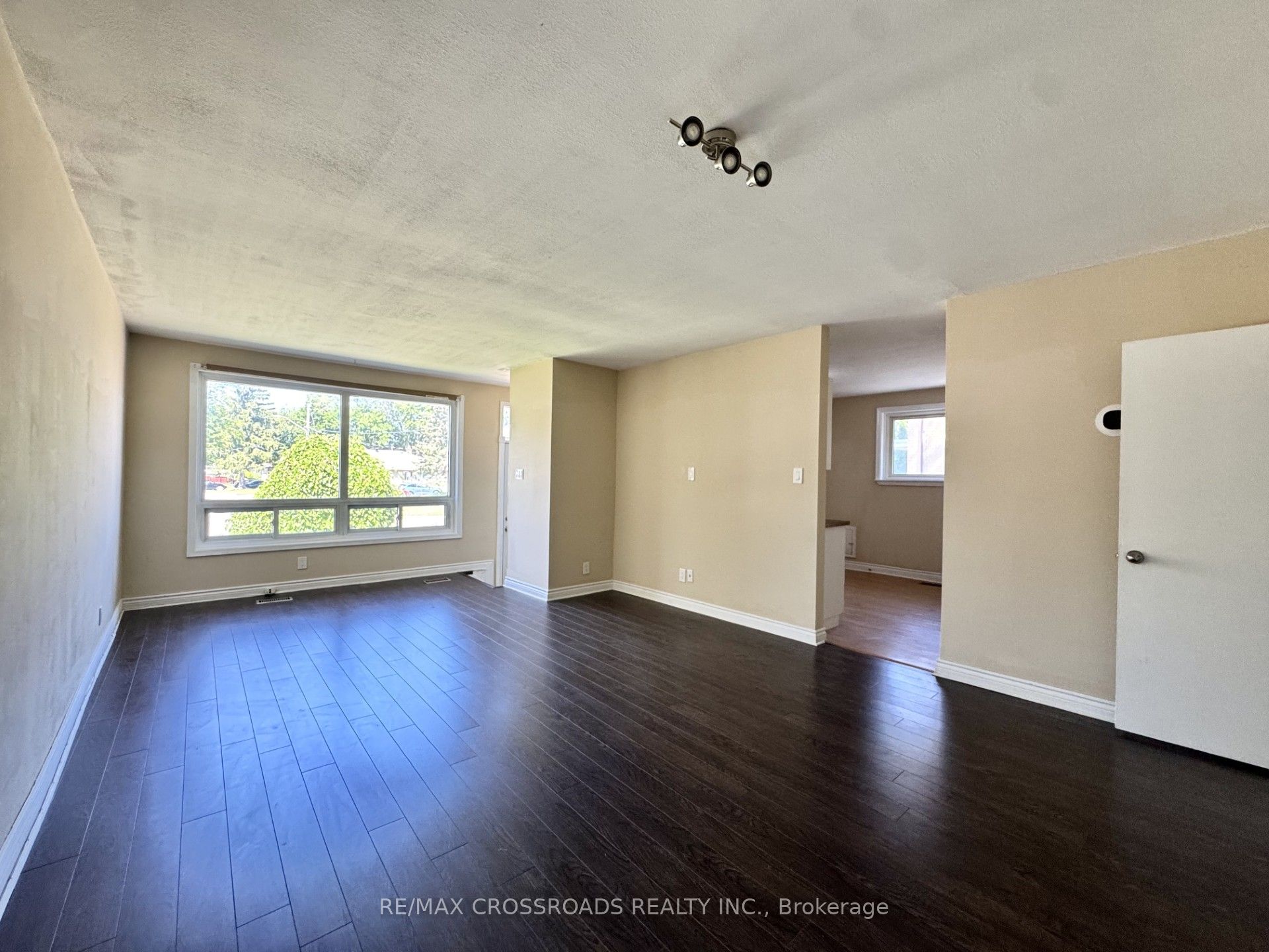 21 Davis Road Main, Aurora, ON L4G 2B4 photo 4