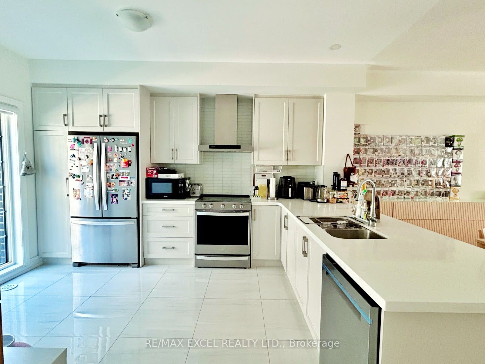 96 Clippers Crescent, Whitchurch-Stouffville, ON L4A 4X7 photo 2