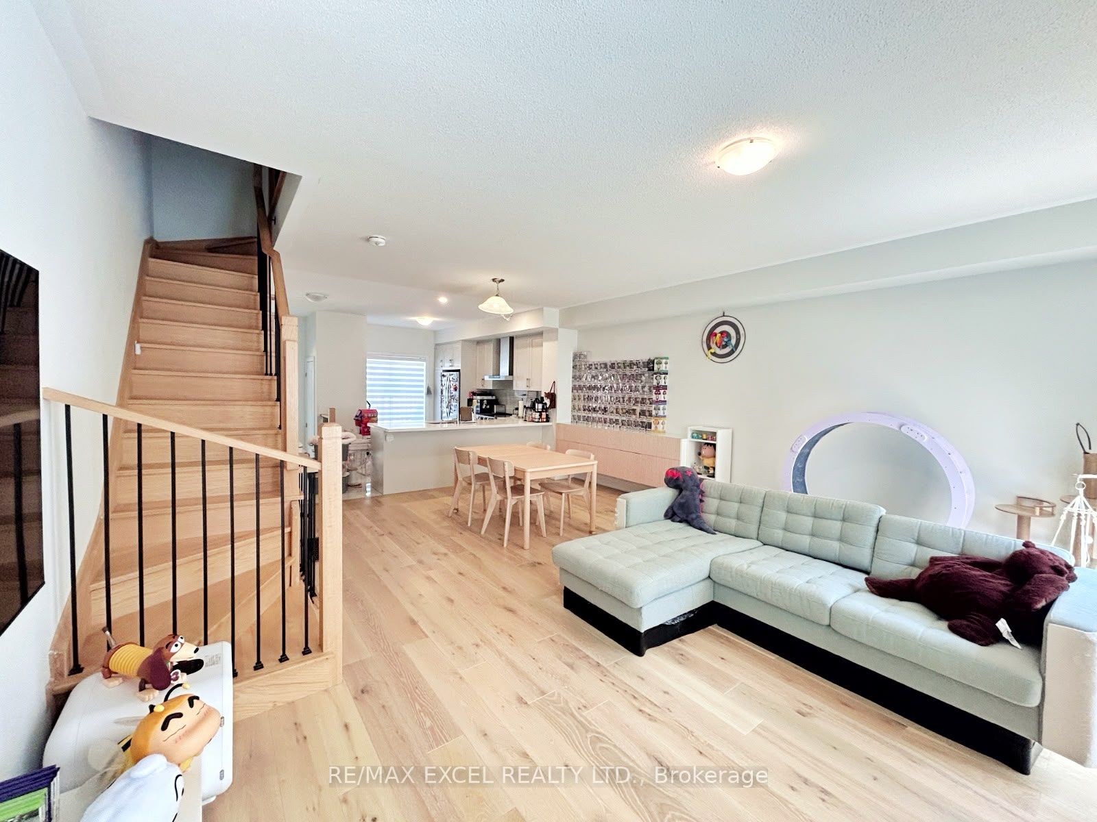 96 Clippers Crescent, Whitchurch-Stouffville, ON L4A 4X7 photo 3